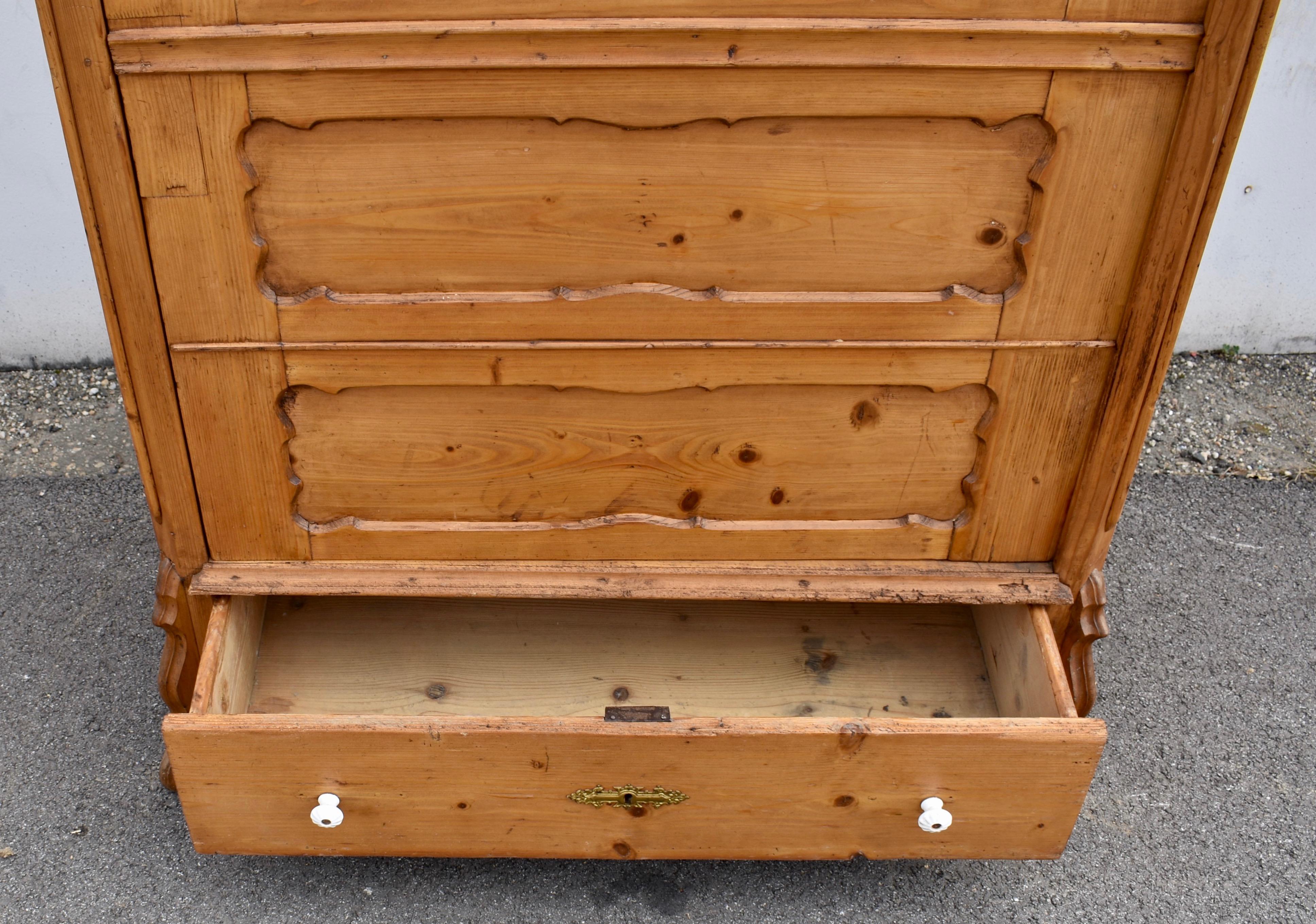Armoire a un'anta in stile Louis Philippe in pino in vendita 6