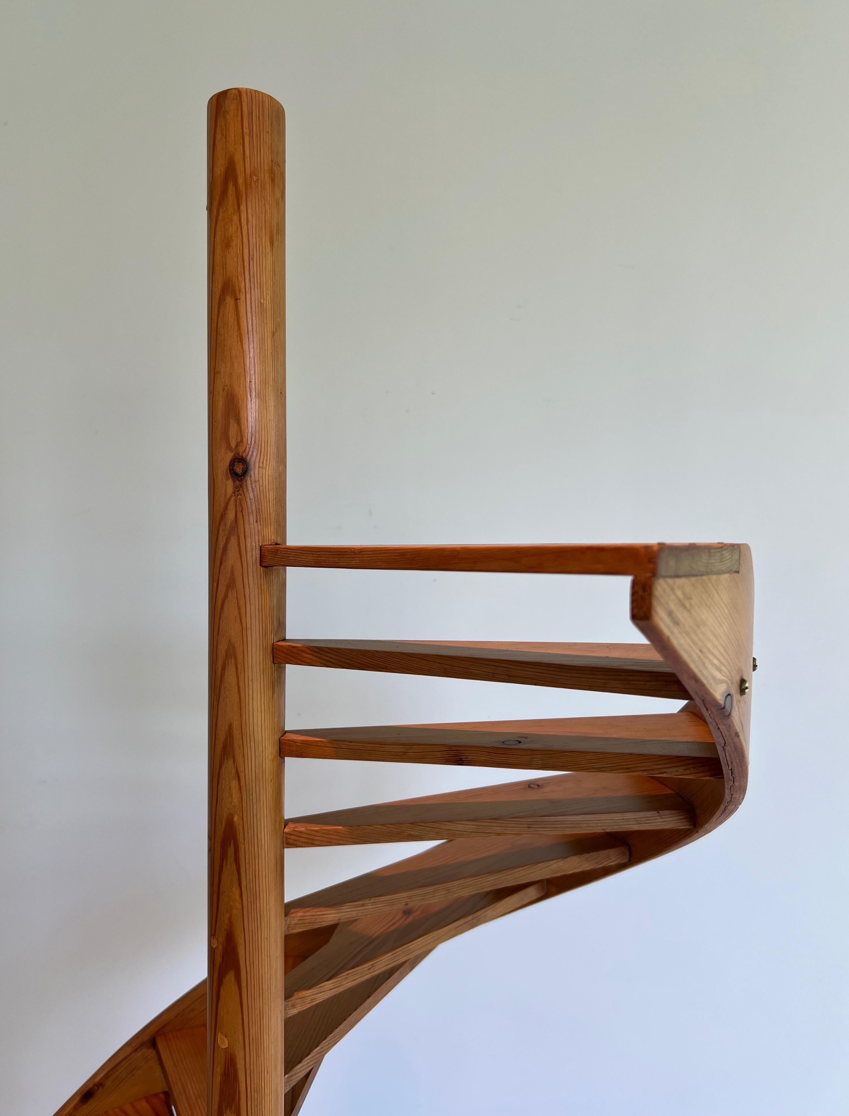 Pine Master Staircase  For Sale 4