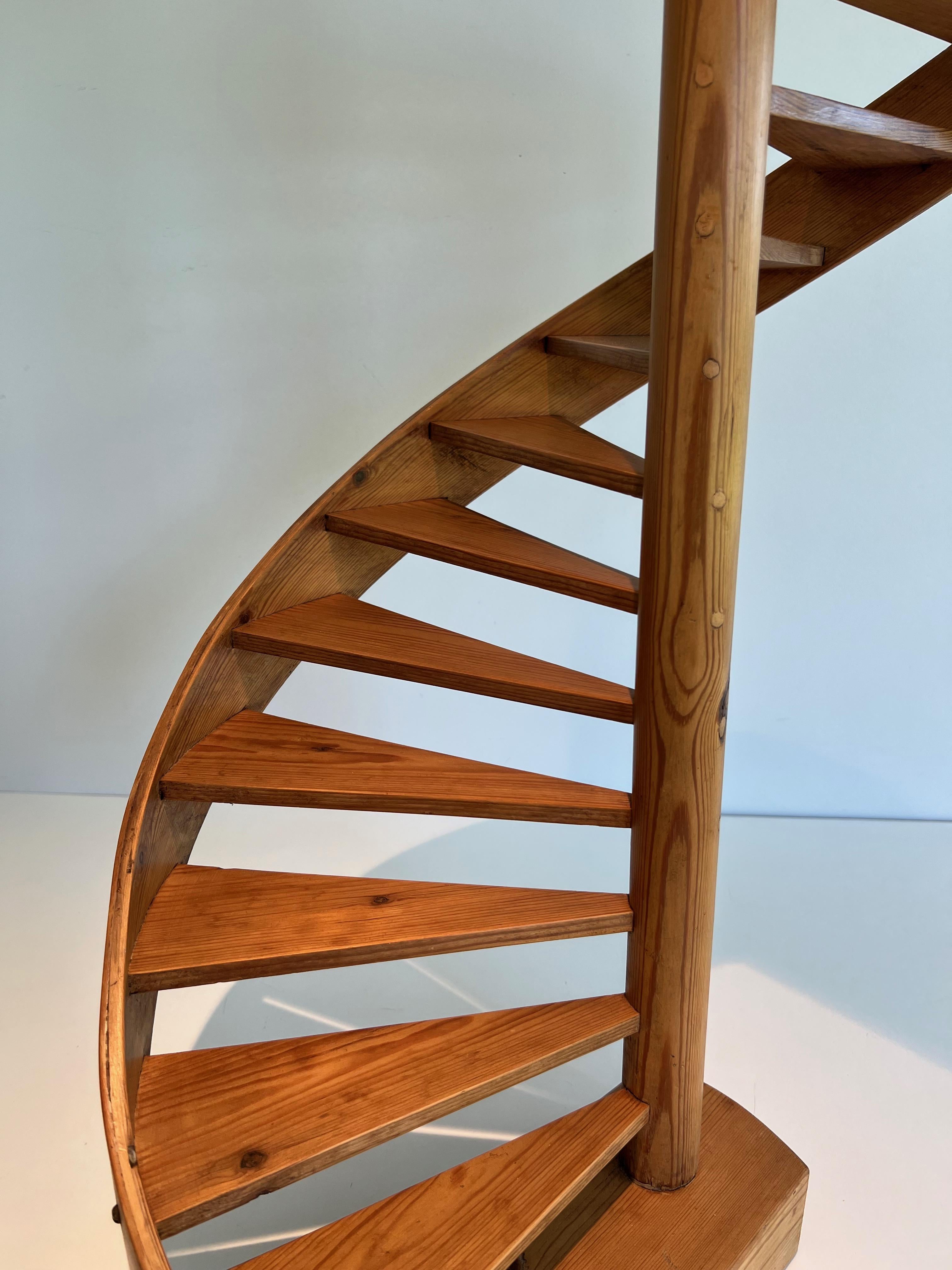 Pine Master Staircase  For Sale 2