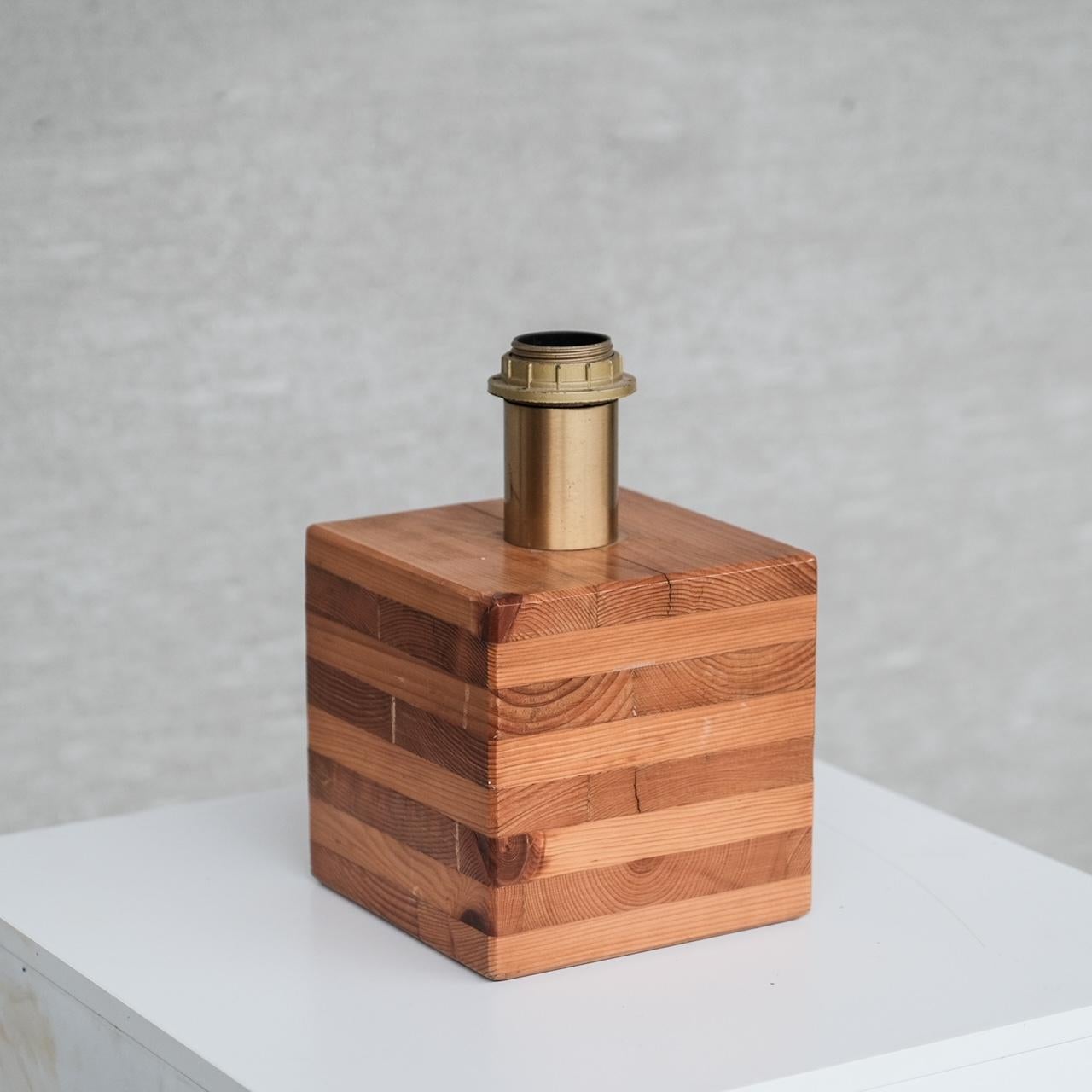 Mid-Century moderno Lampada da tavolo quadrata di pino del medio secolo italiano in vendita