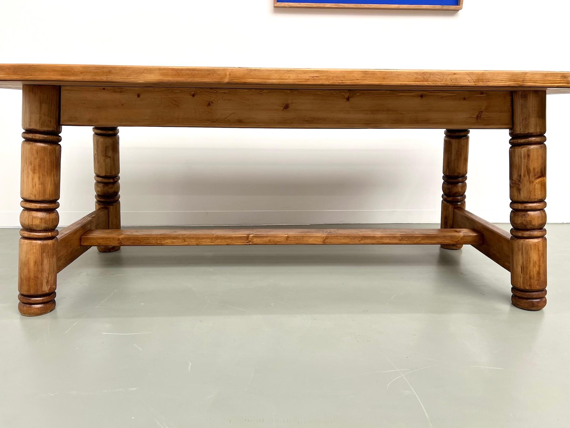 Pine modernist dining table, DLG Georges Robert For Sale 5