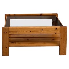 Pine modernist french coffee table from the 80s, Maison Regain
