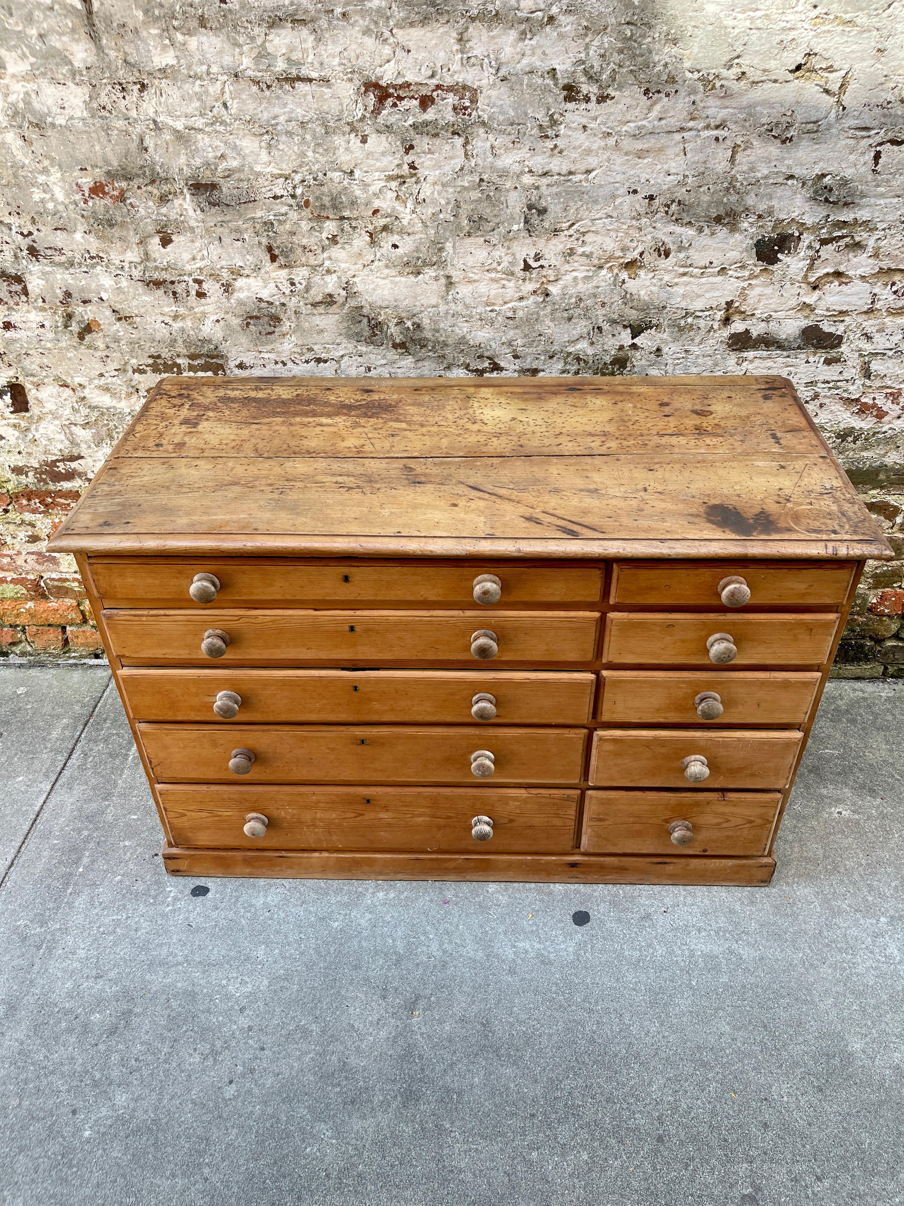 English Pine multi drawer chest with great color  For Sale