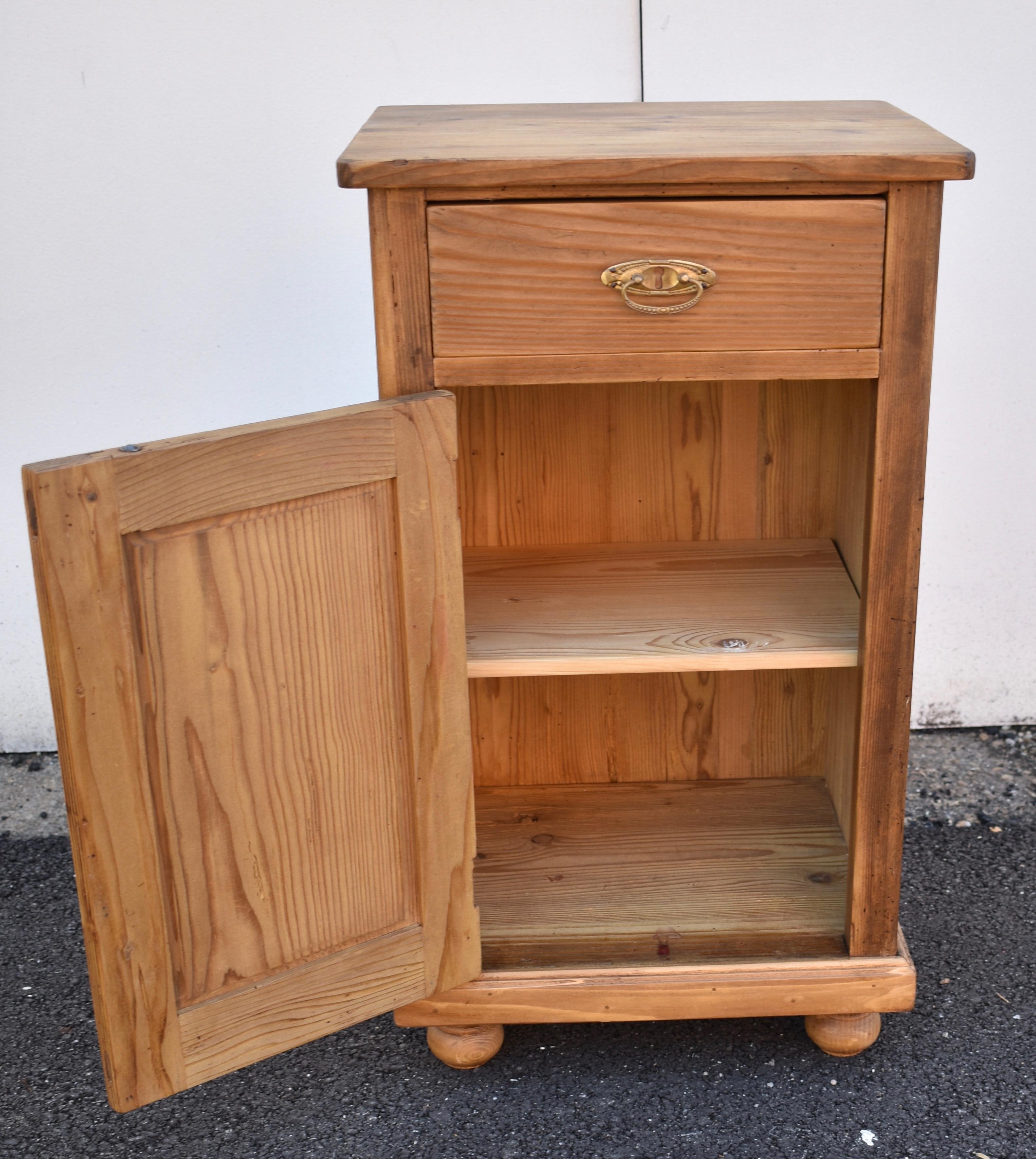 Pine Nightstand with One Door and One Drawer 3