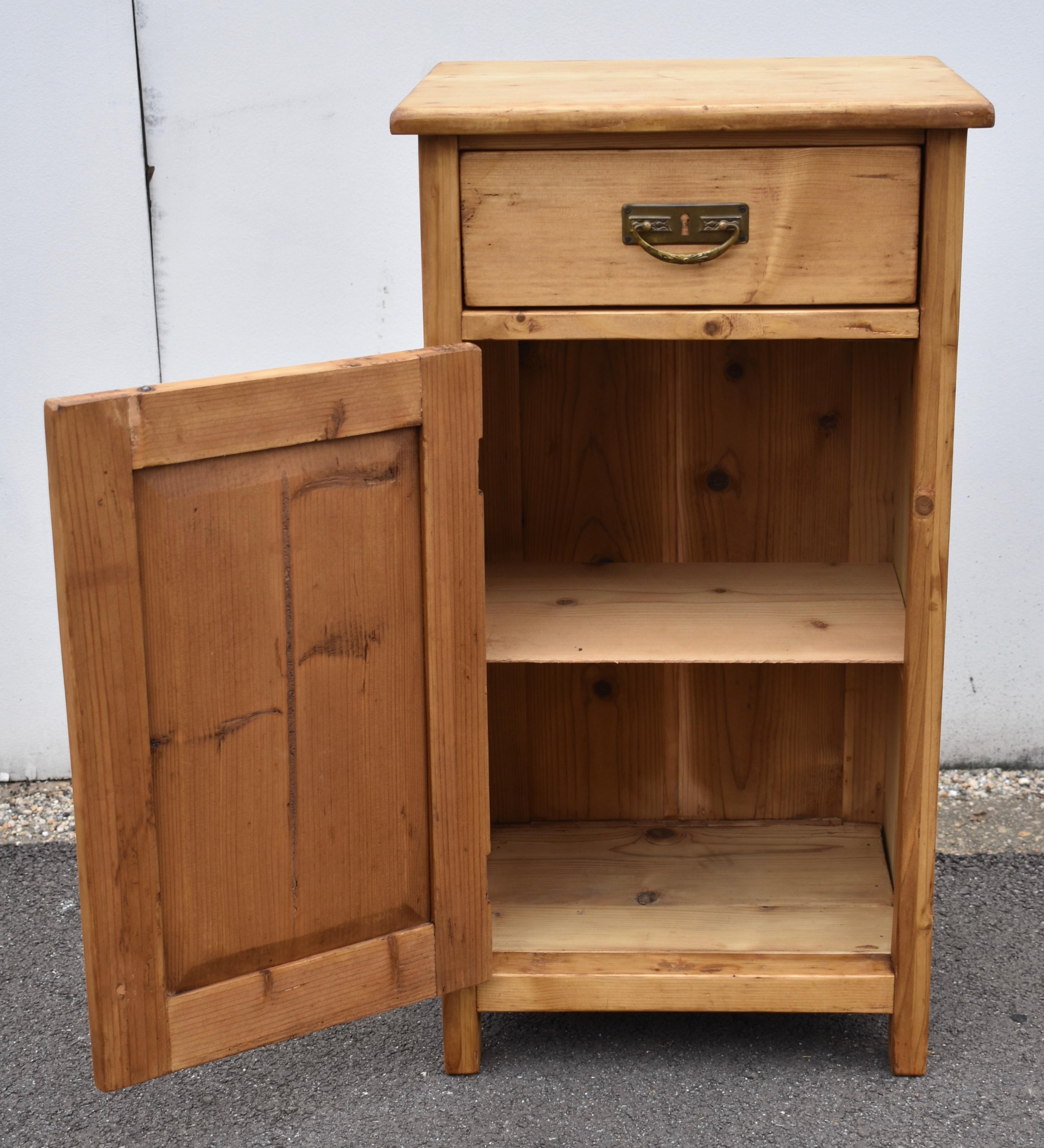 Pine Nightstand with One Door and One Drawer For Sale 3