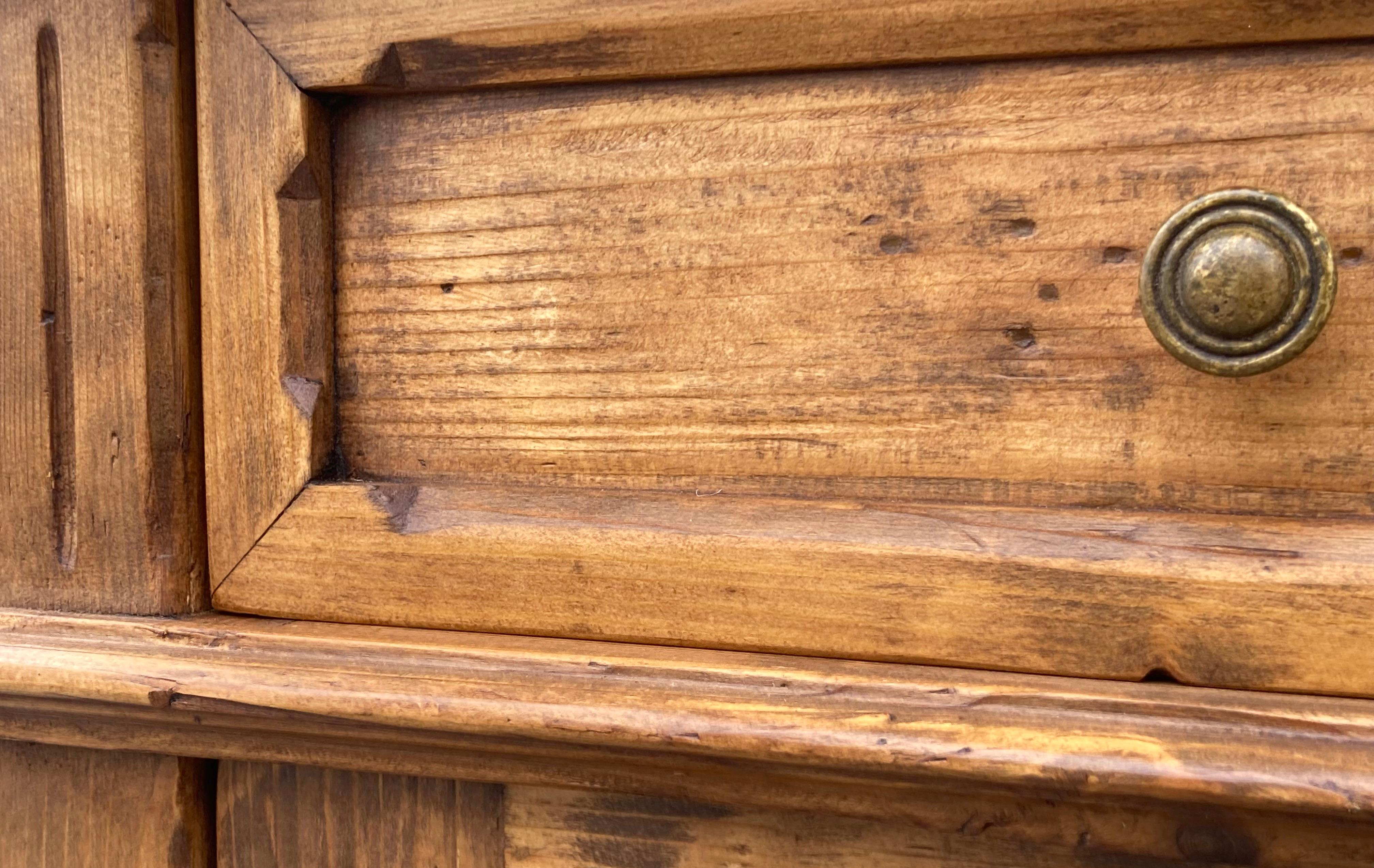 Table de nuit avec une porte et un tiroir en vente 6