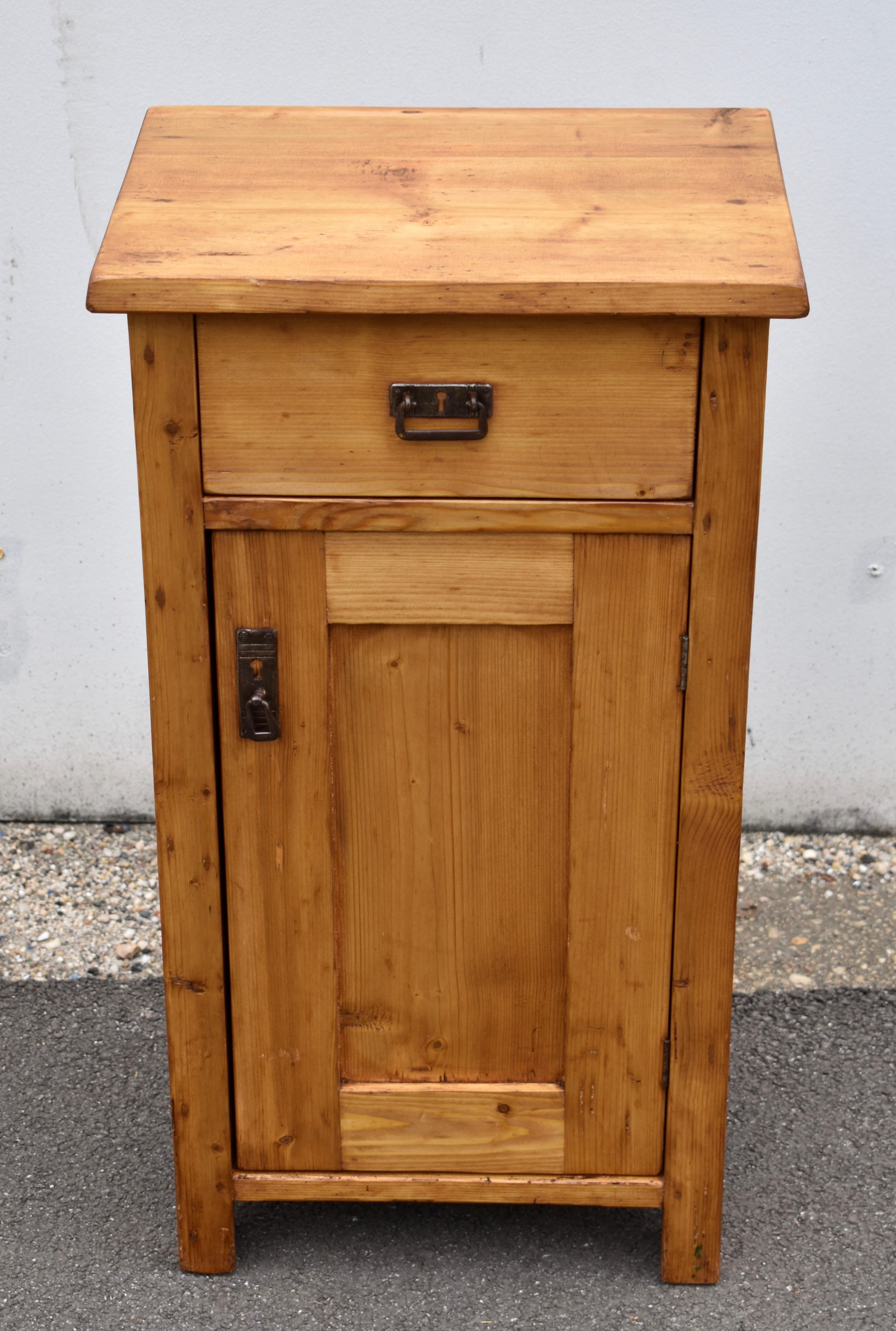 This is an attractive and versatile nightstand in the usual configuration of one door and one drawer.  The sides are flat-paneled, as is the door, and the drawer is lap-jointed. This piece is distinguished by clean, straight lines and a lovely honey
