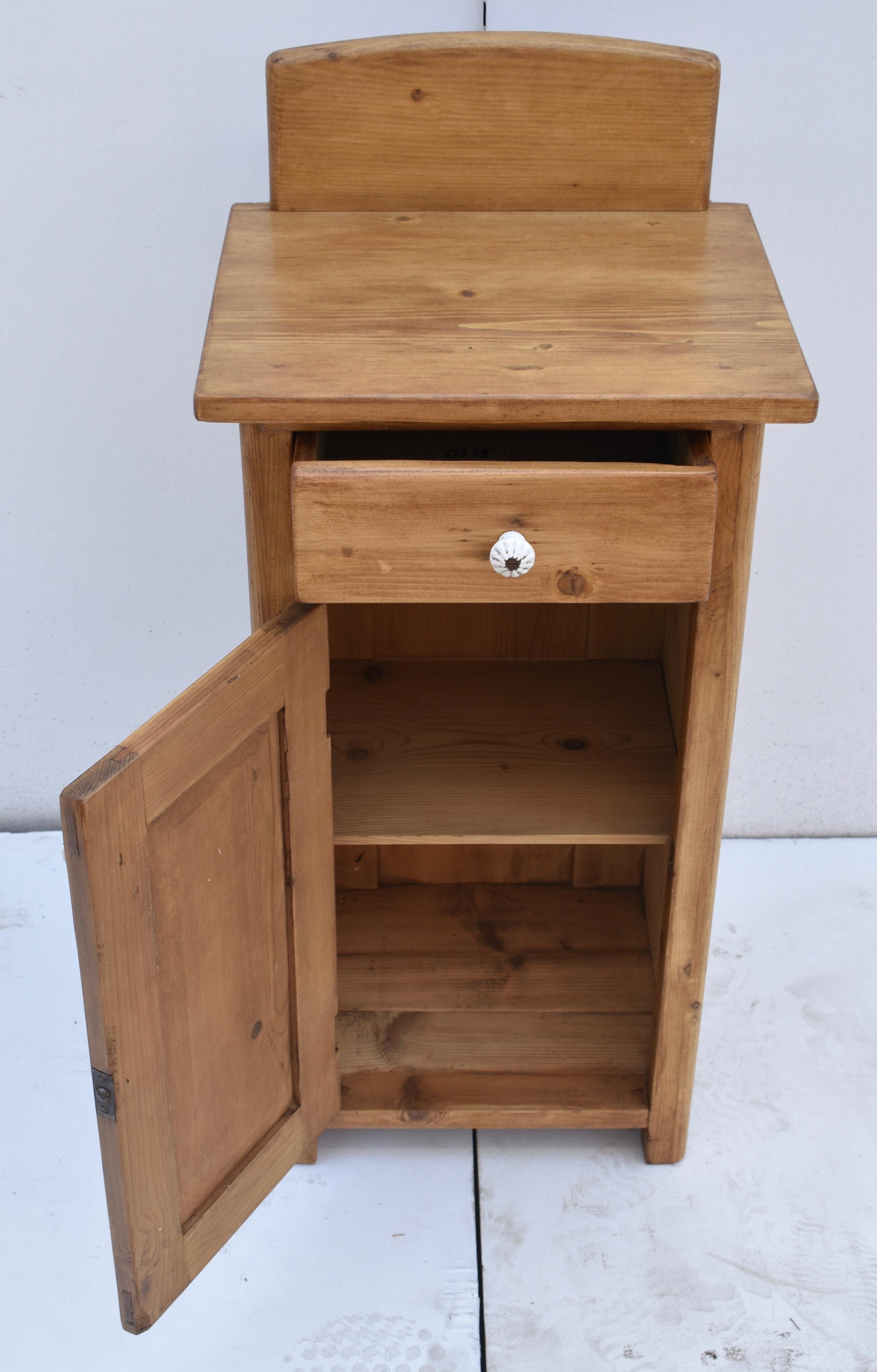 Pine Nightstand with One Door and One Drawer 1
