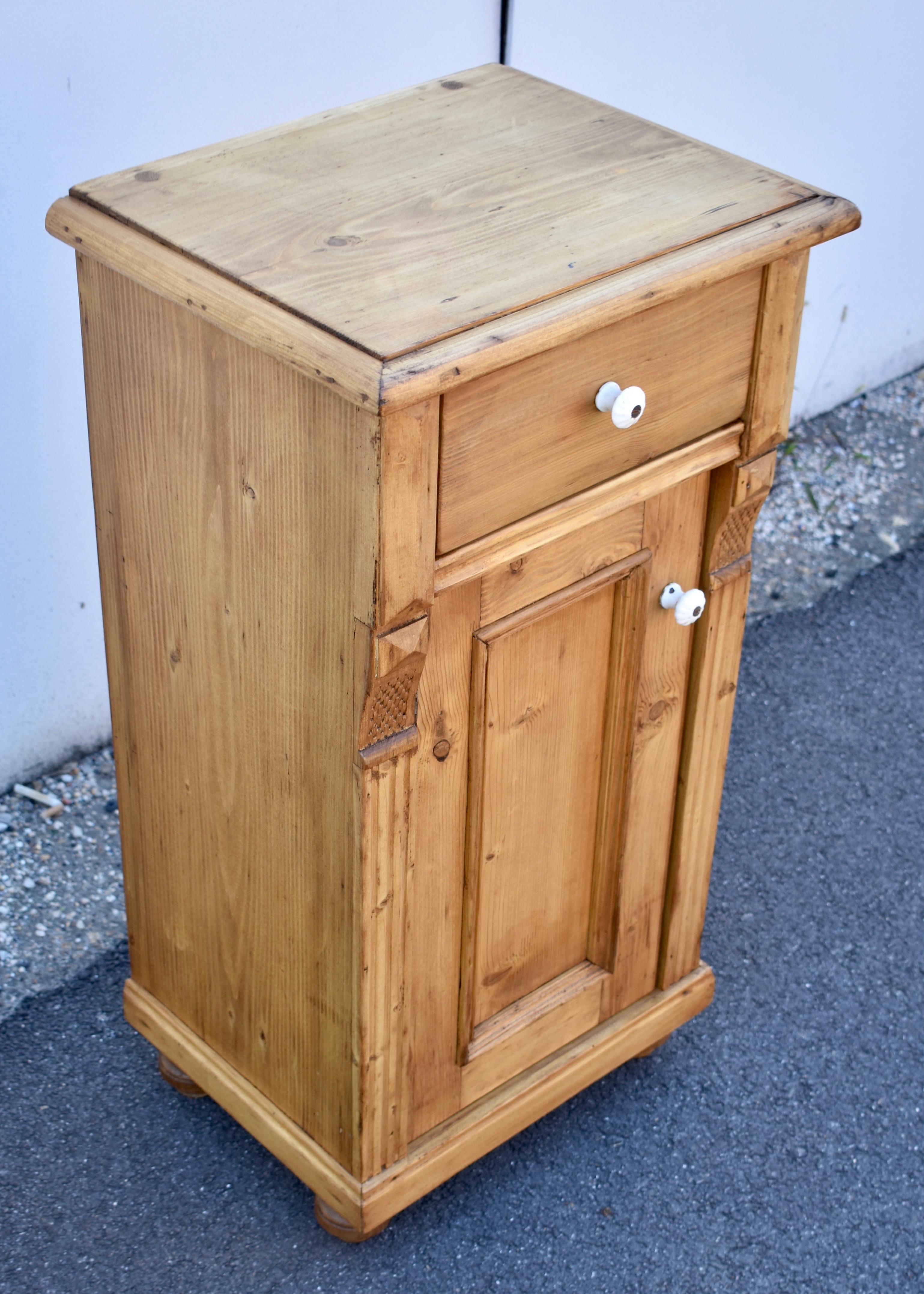 Pine Nightstand with One Door and One Drawer 1
