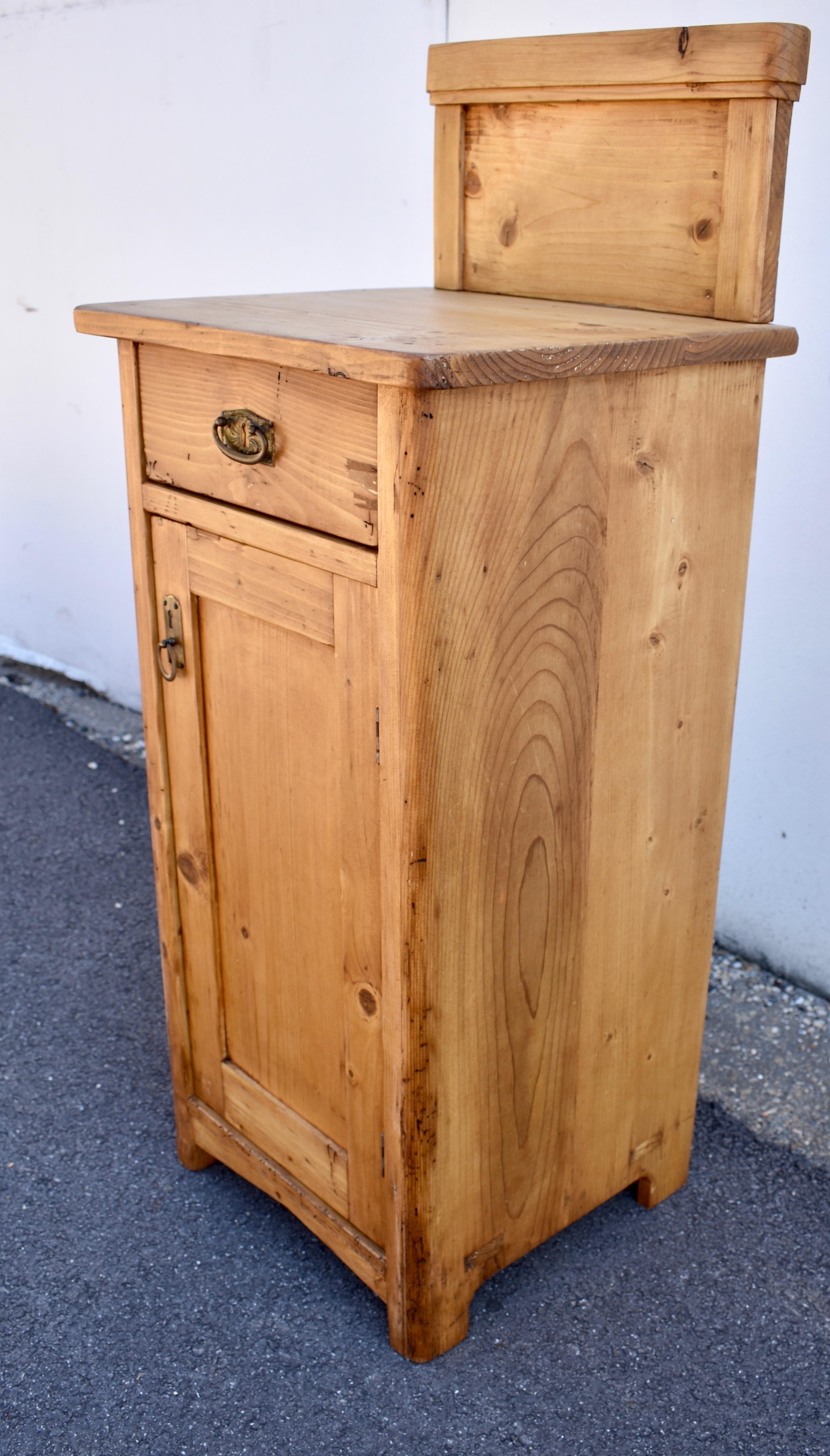 Pine Nightstand with One Door and One Drawer For Sale 1