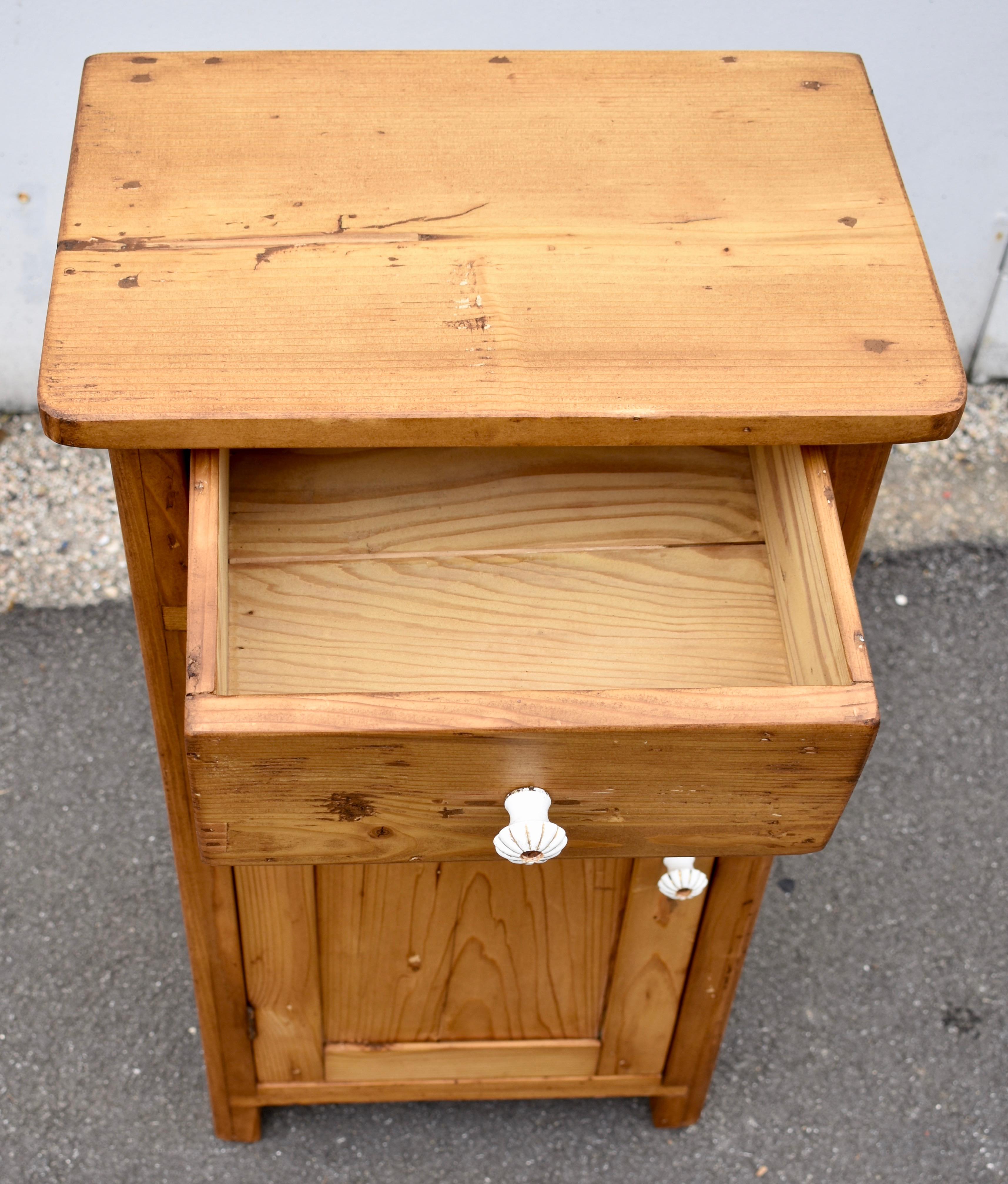 Pine Nightstand with One Door and One Drawer For Sale 2