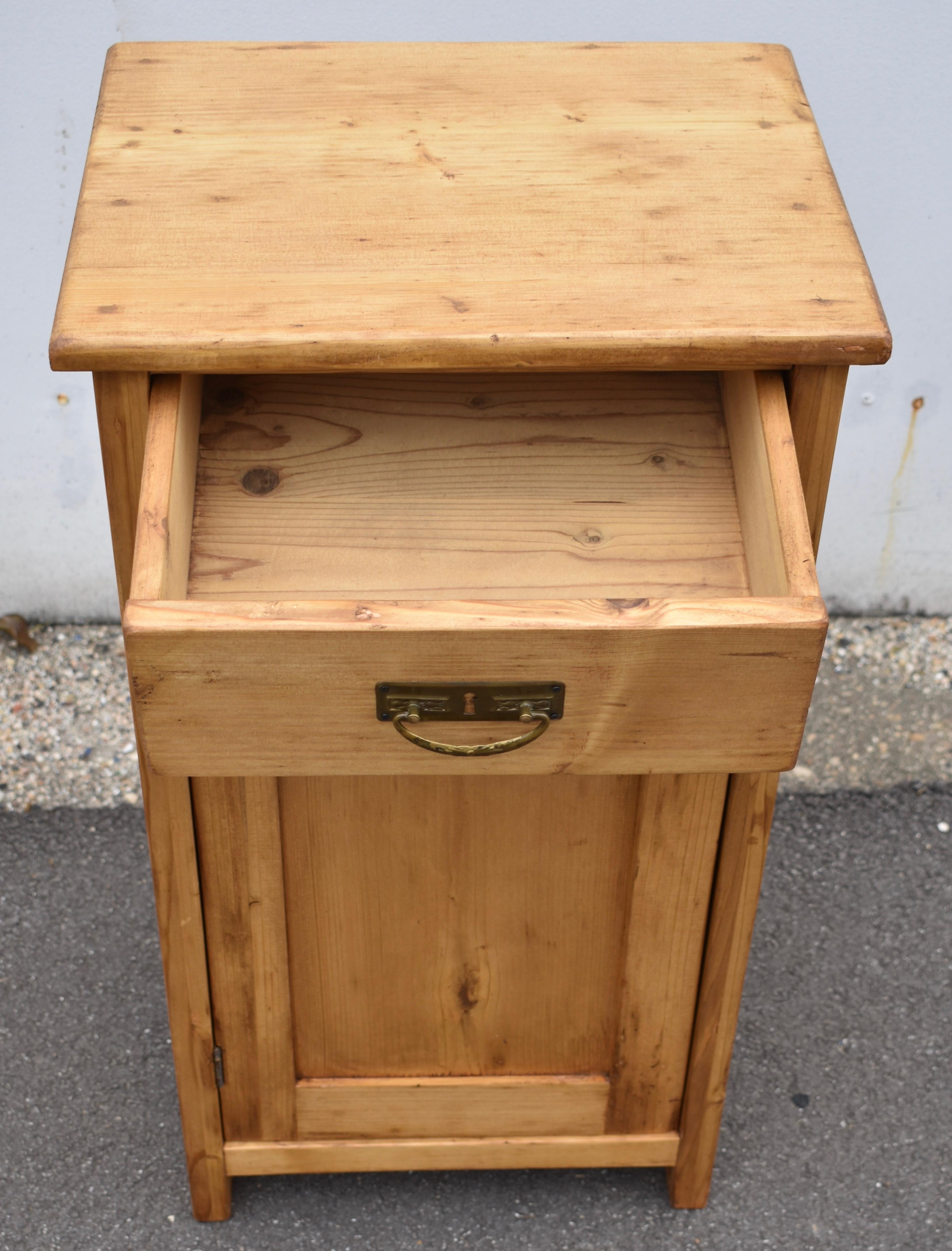 Pine Nightstand with One Door and One Drawer For Sale 2