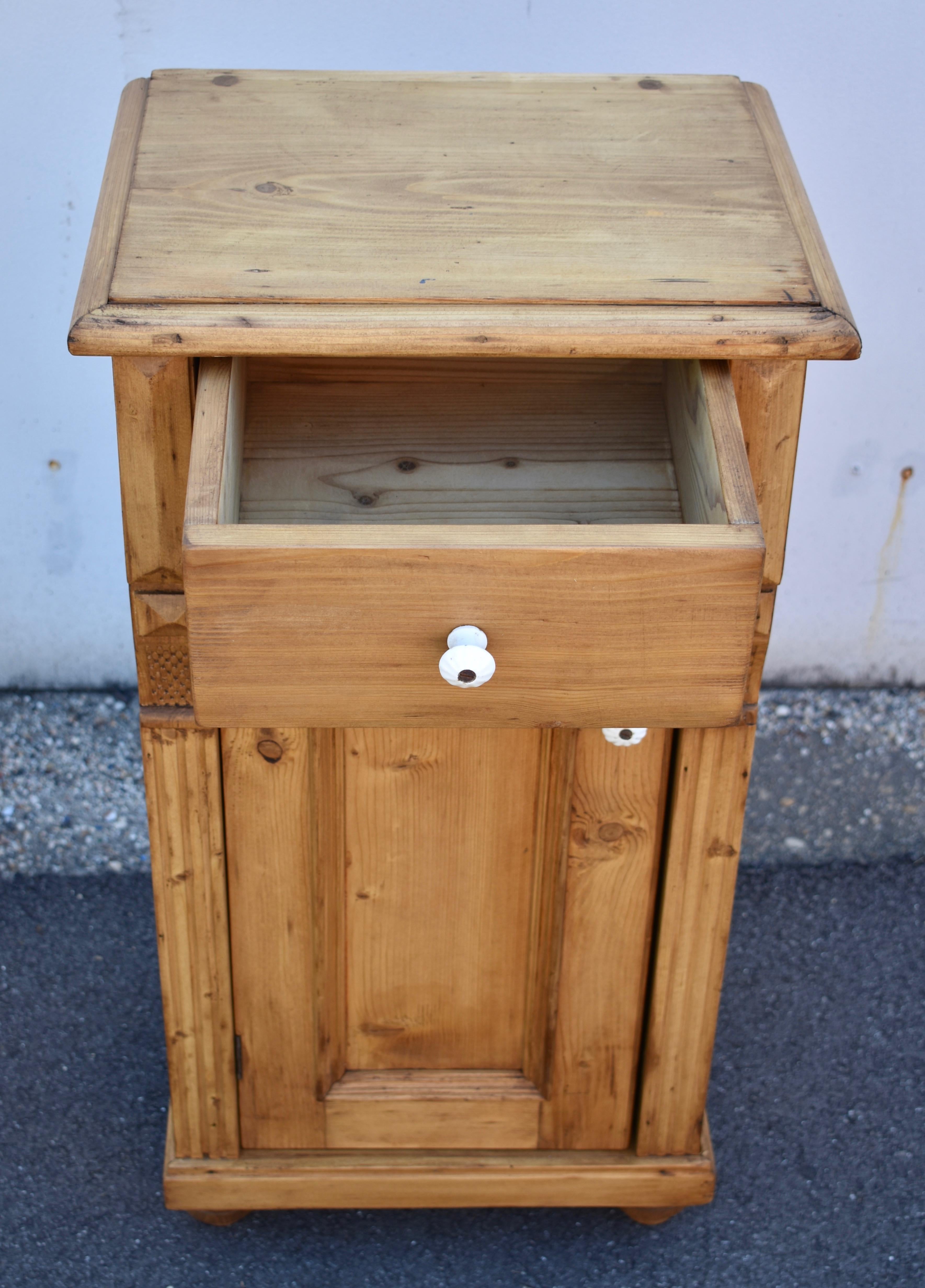 Pine Nightstand with One Door and One Drawer 2