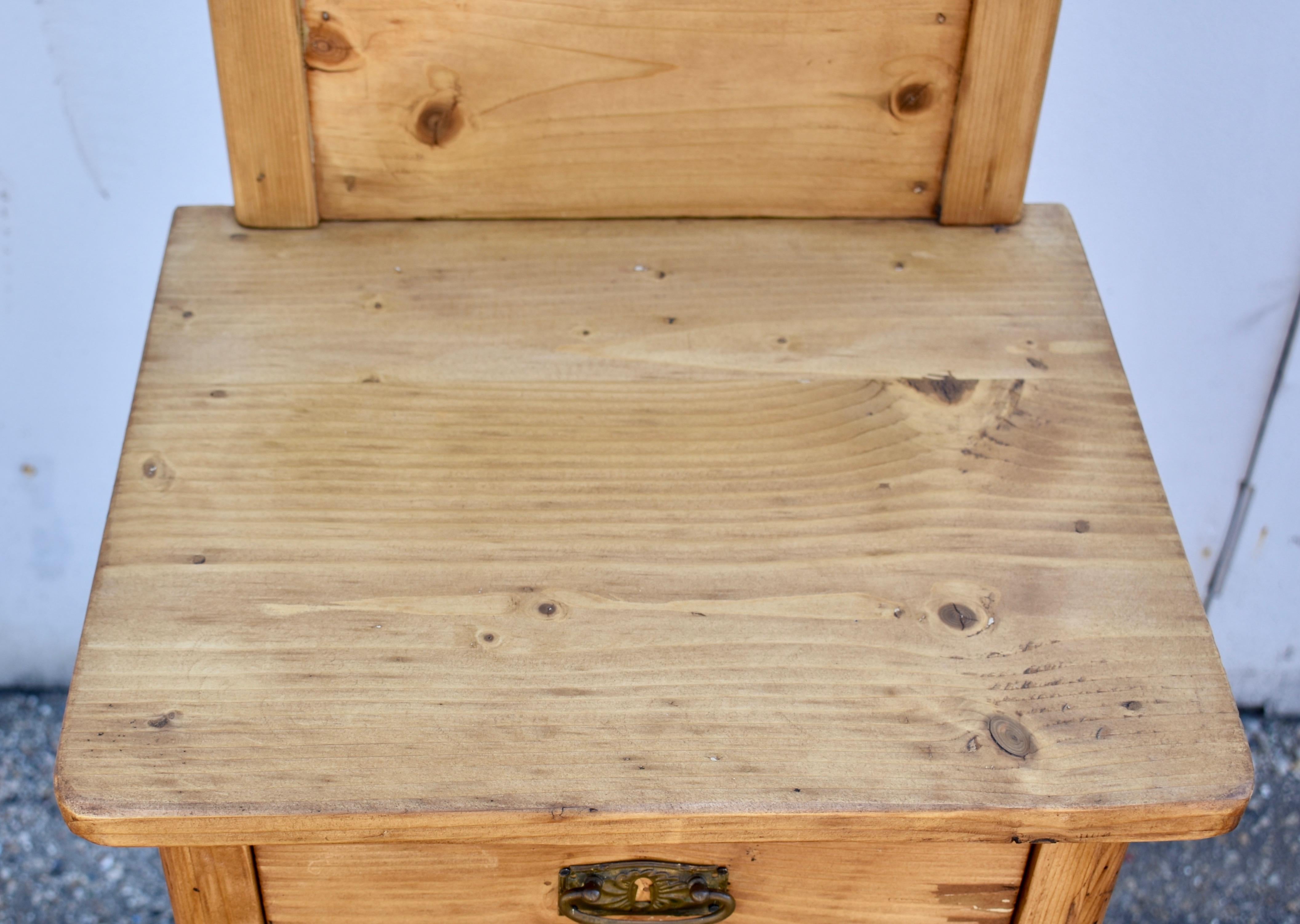 Pine Nightstand with One Door and One Drawer For Sale 2