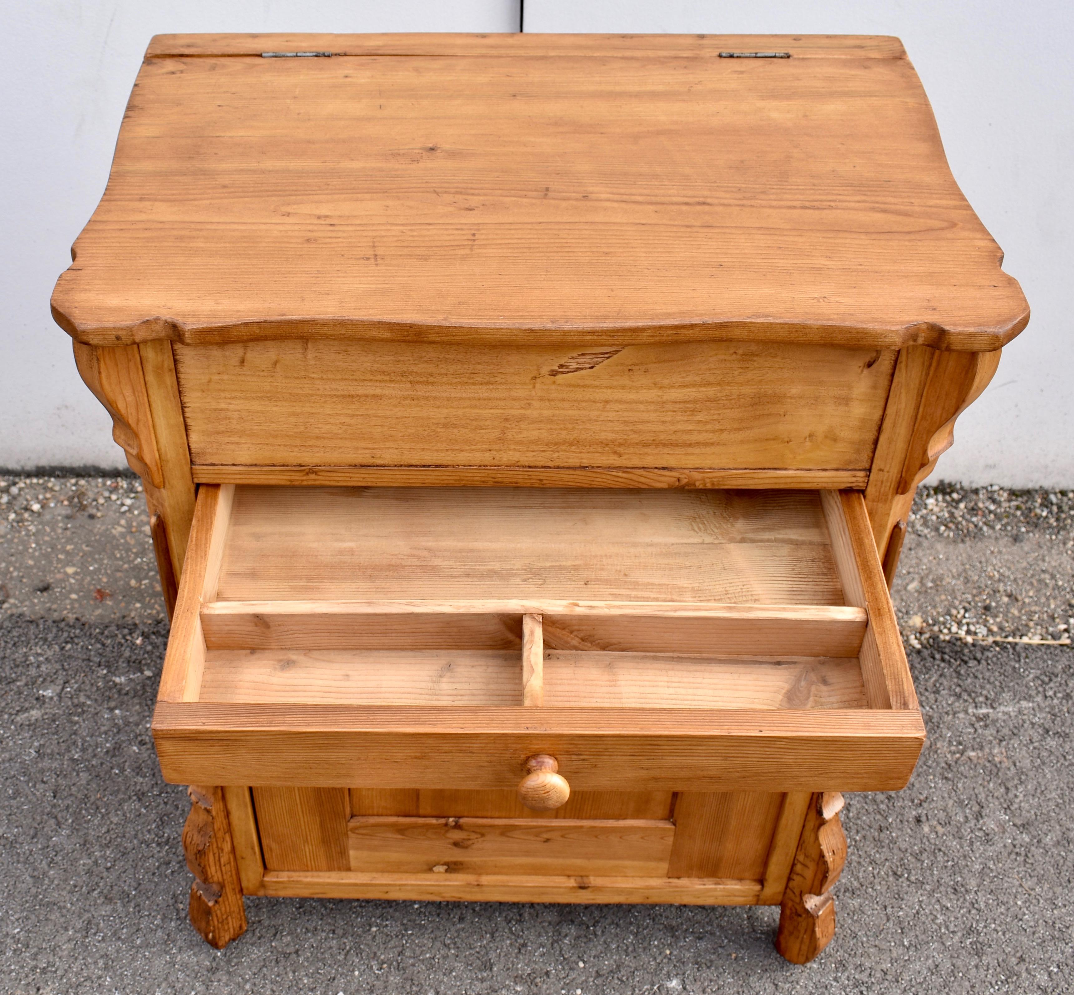 Pine One Door Lift-Top Dresser Base en vente 3
