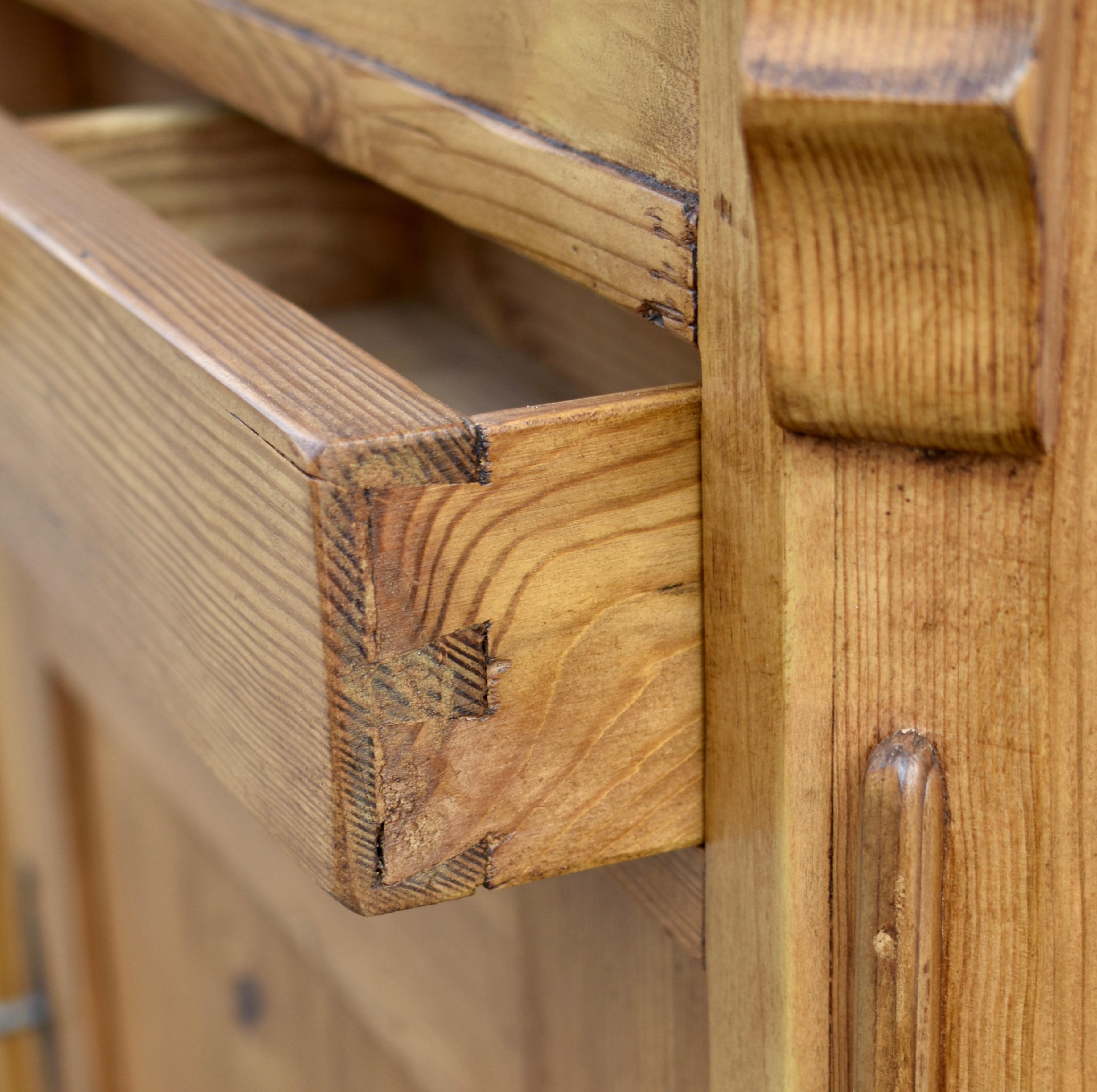 Pine One Door Lift-Top Dresser Base en vente 5