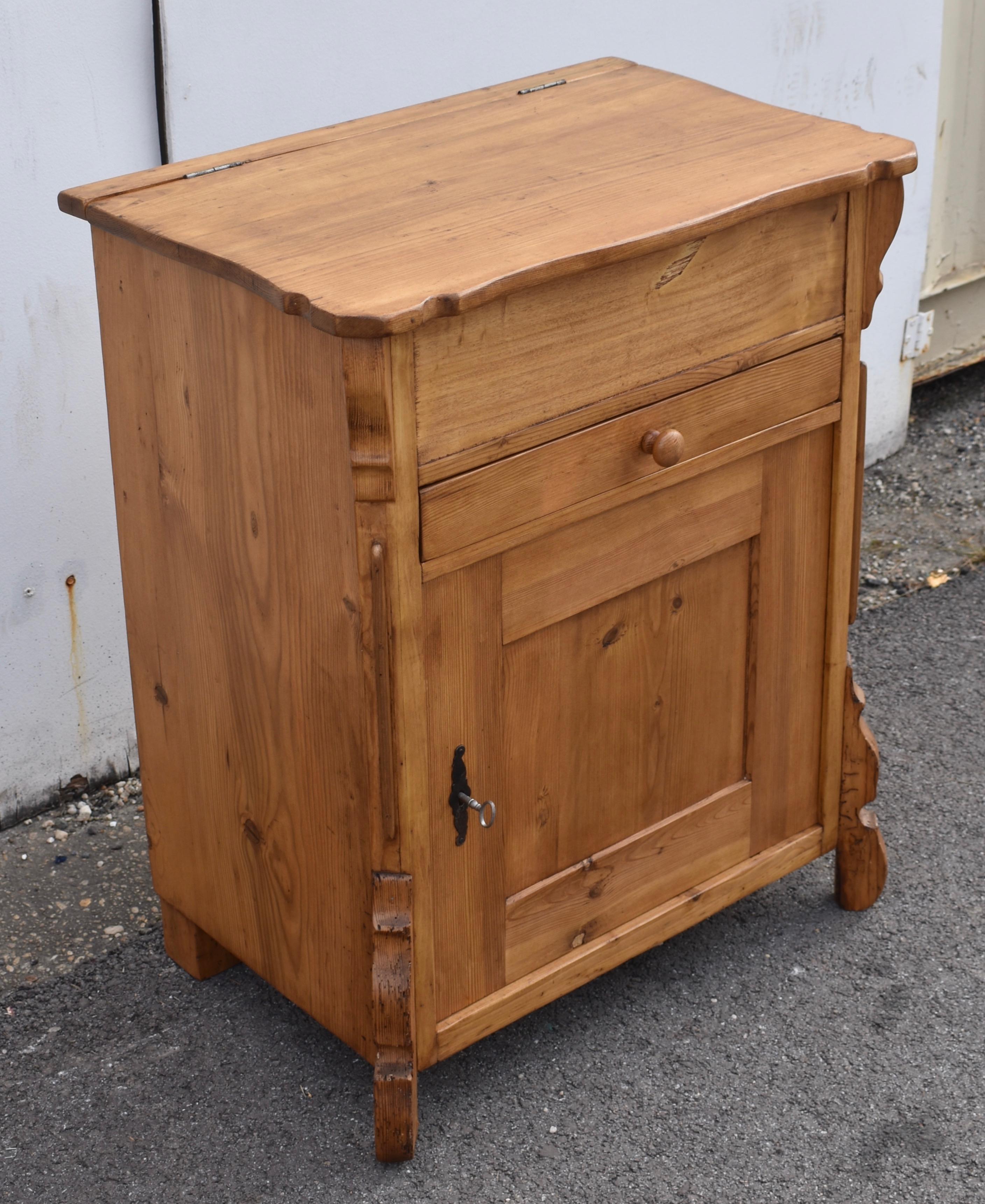 Louis-Philippe Pine One Door Lift-Top Dresser Base en vente