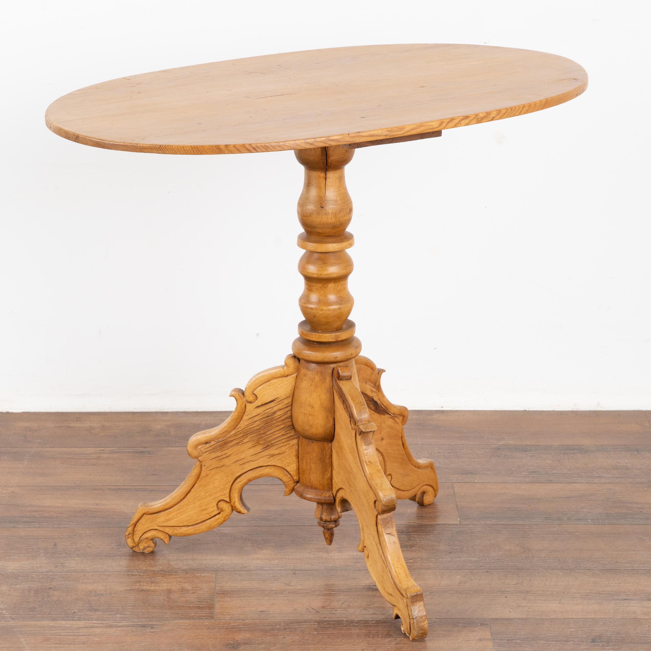 Pine Oval Tea or Pedestal Side Table, Sweden circa 1860-80 In Good Condition In Round Top, TX