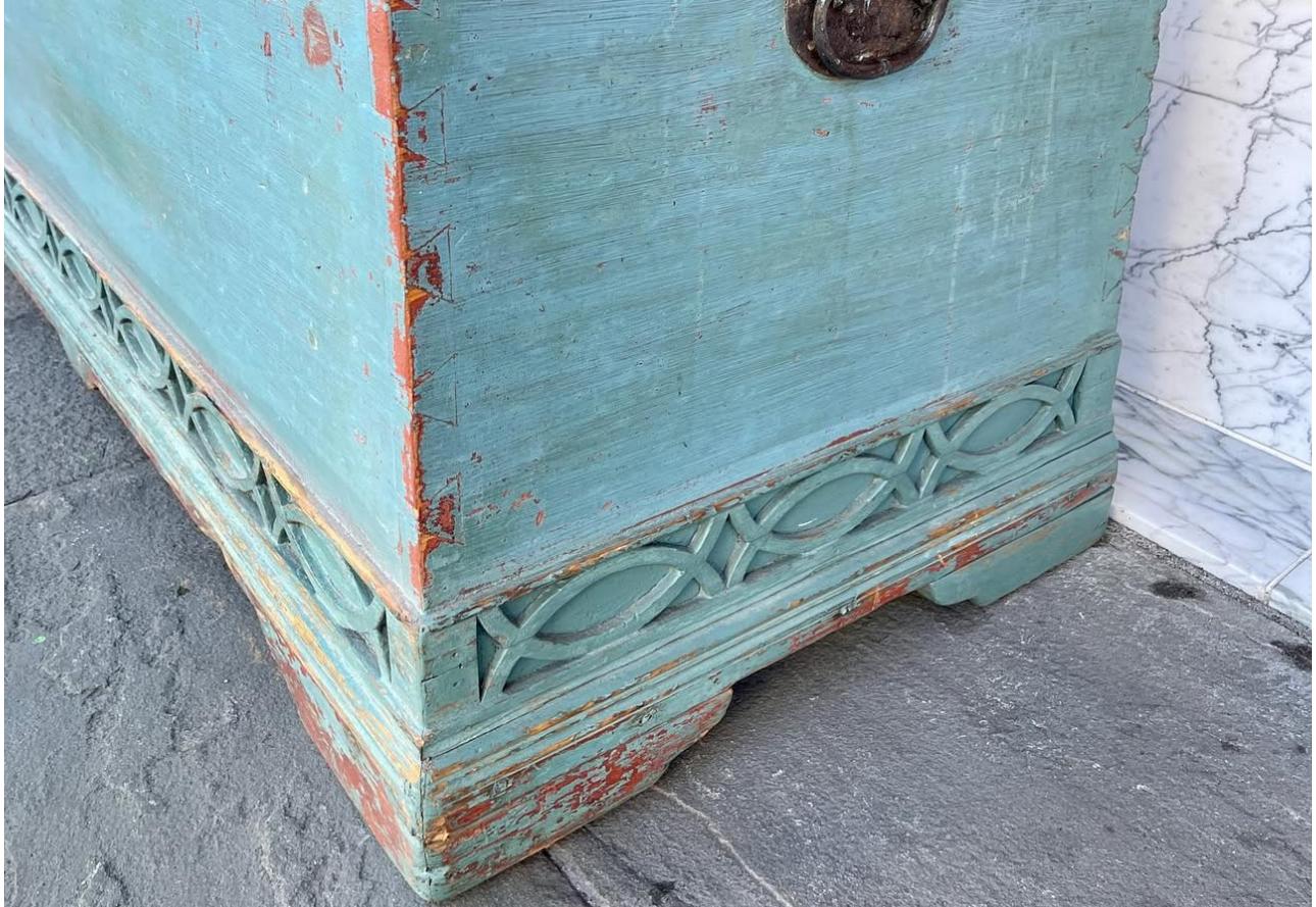 Pine painted 19th century blanket chest with fretwork base on base In Good Condition For Sale In Charleston, SC