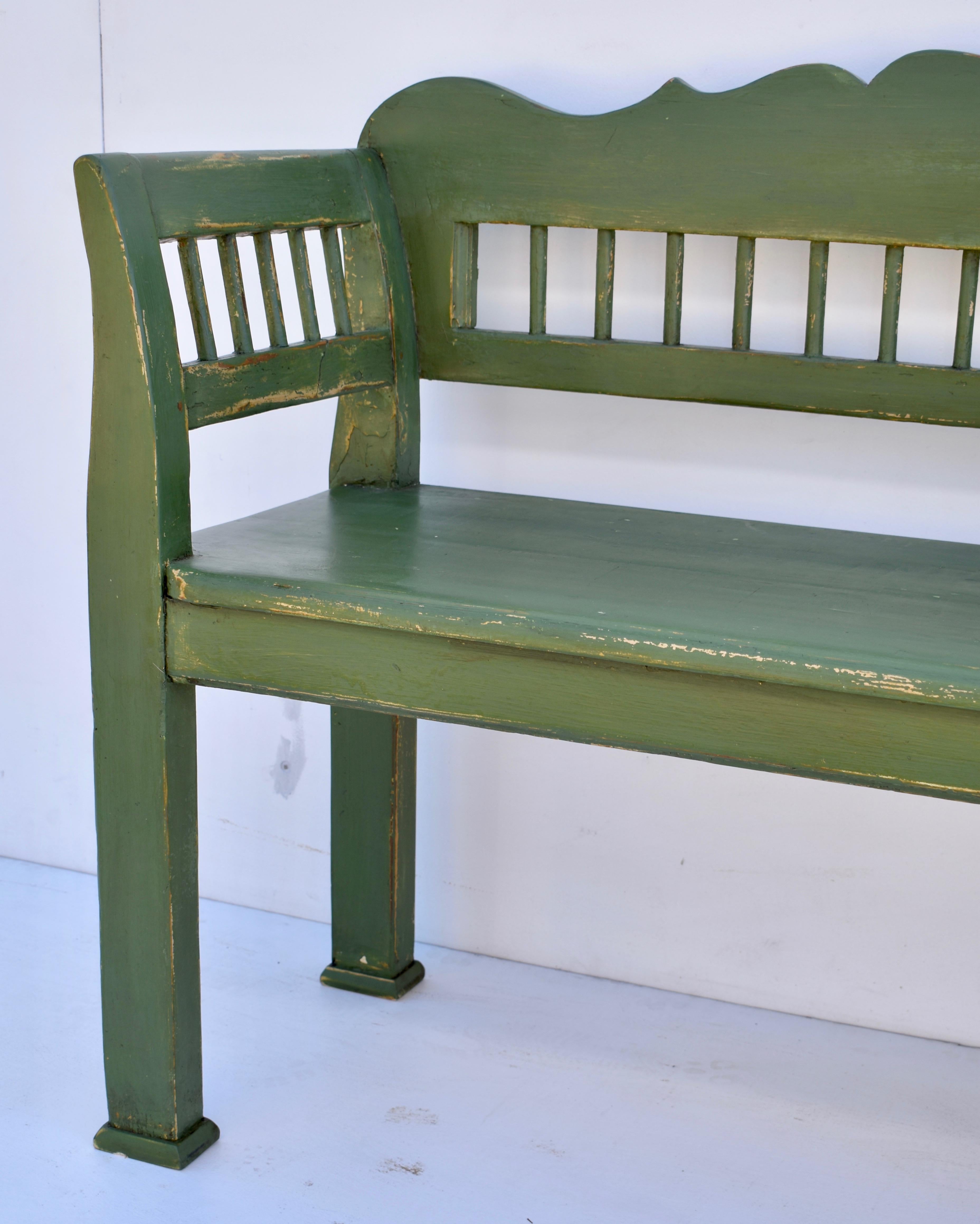 Pine Painted Bench or Settle In Good Condition In Baltimore, MD