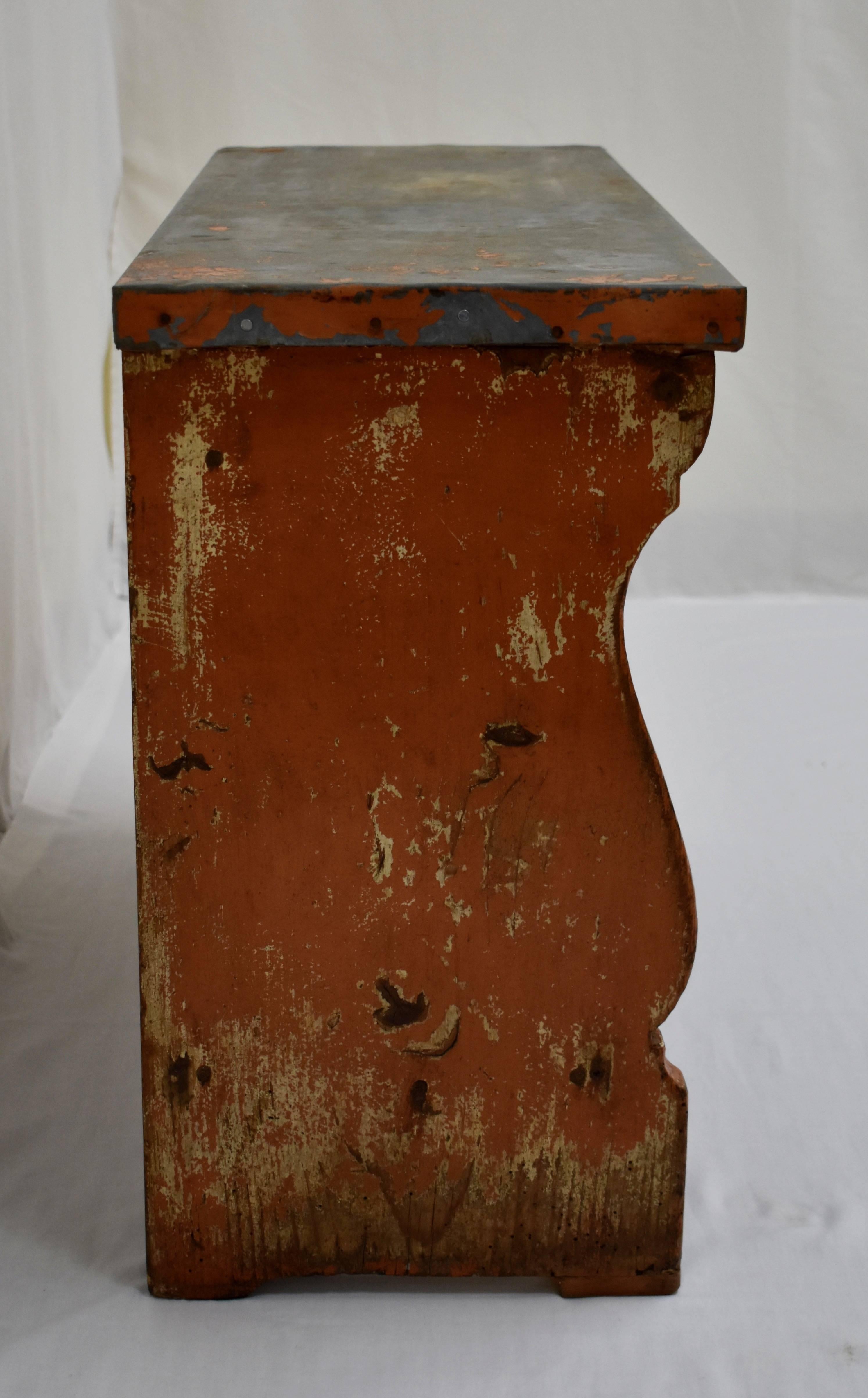 Pine Painted Zinc-Topped Water Bench In Good Condition In Baltimore, MD