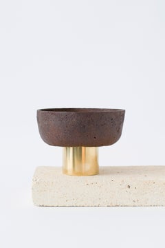 Ciotola con piedistallo in pino di Evelina Kudabaite Studio A