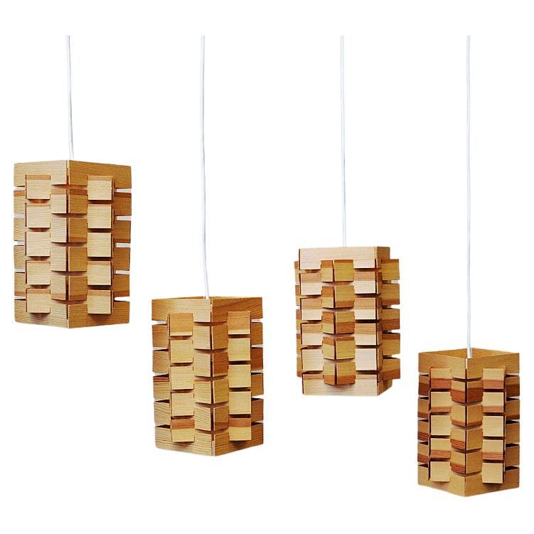 Unique, lovely and a special pair of pendant lamps made of pine wood. These hanging pine lamps belongs to the Spon Series model 7716 made by Høvik Lys in the 1970s- Norway. The lamps consist of thinner pine layers braided into and on top of each