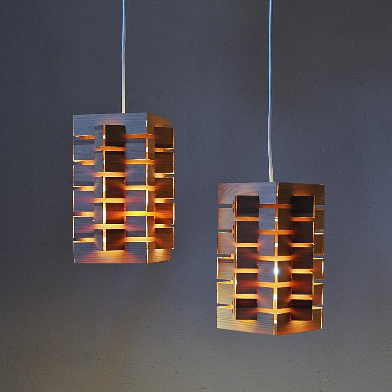 Pine pendant lamp pair model 7716 by Høvik Lys, Norway 1970s In Excellent Condition For Sale In Stockholm, SE