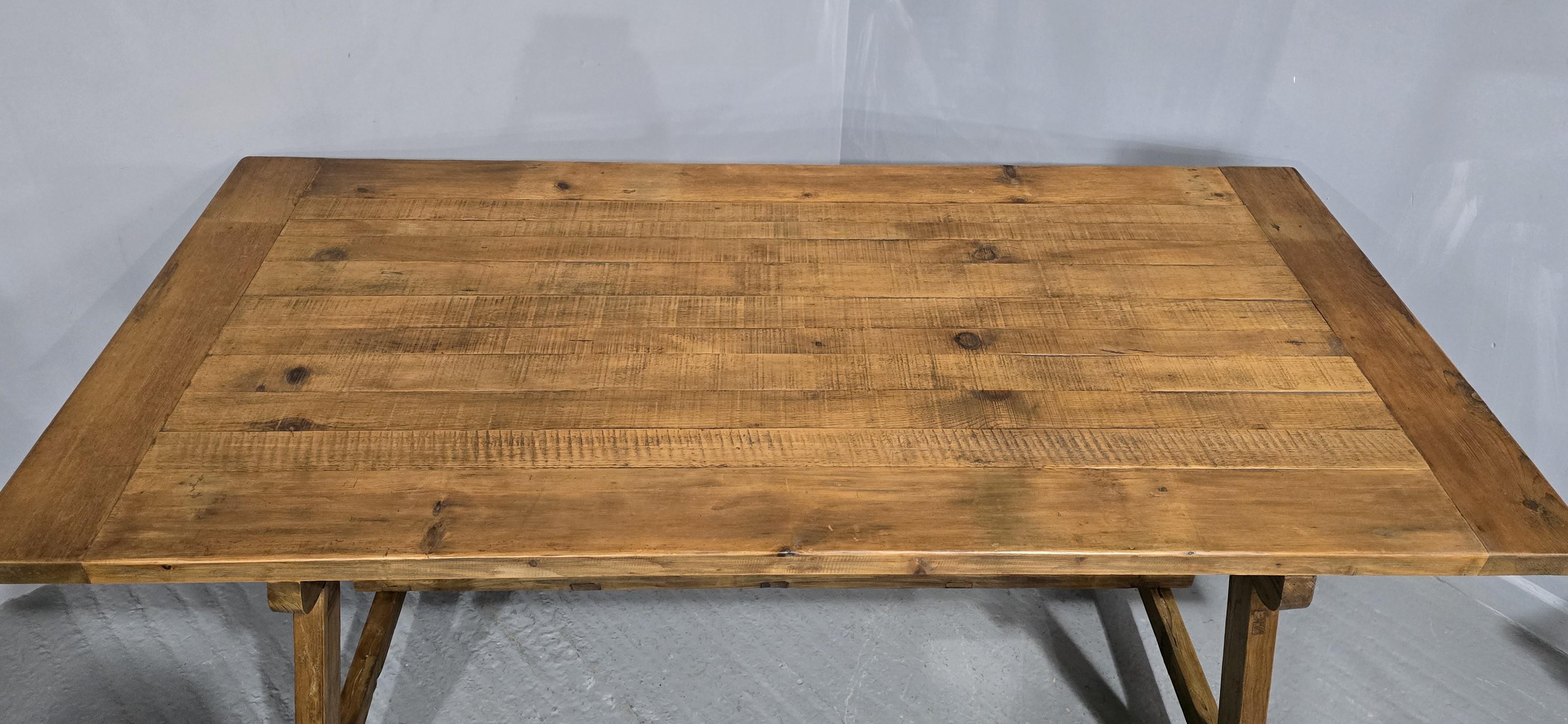 Mesa de cocina refrectaria de granja de tablones de pino De campo en venta