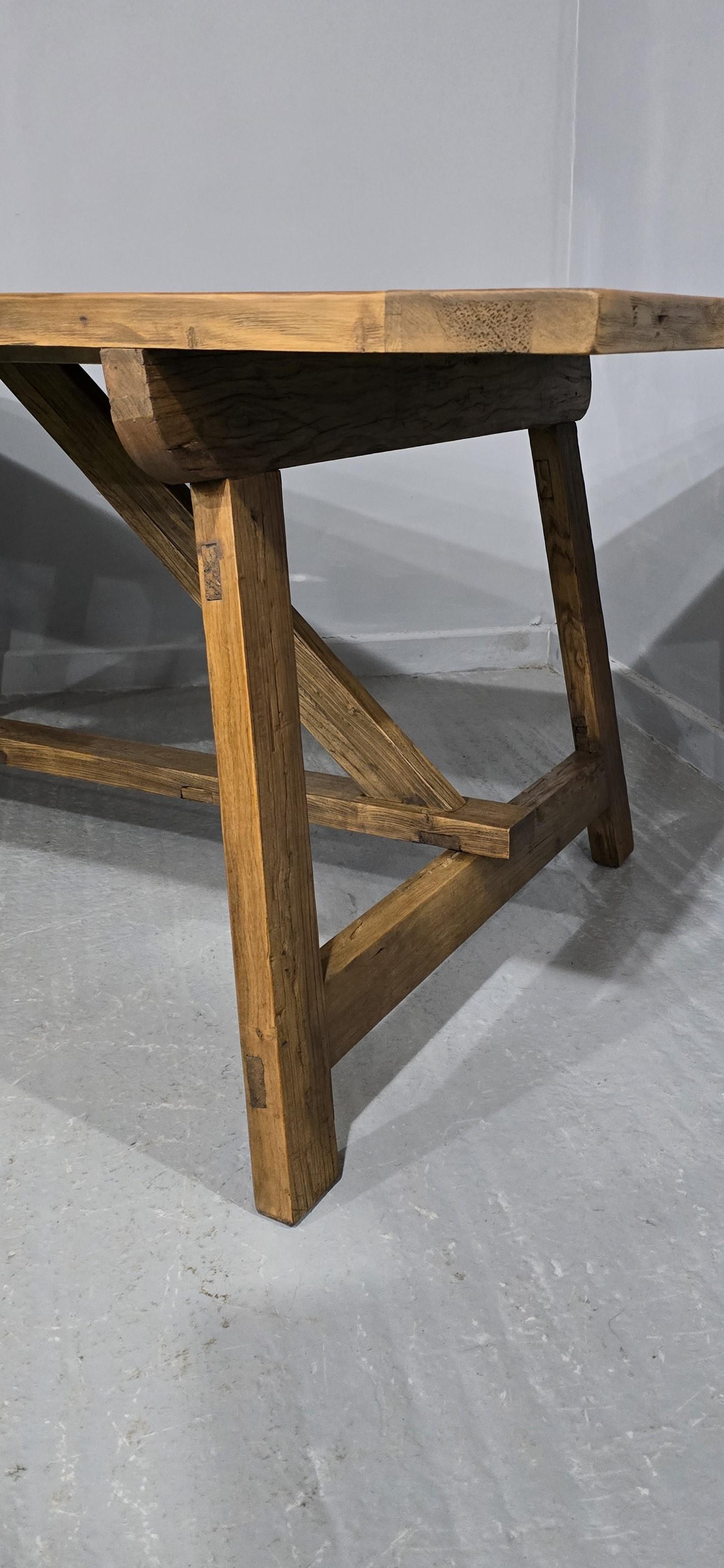 Mesa de cocina refrectaria de granja de tablones de pino en Bueno estado para la venta en Swadlincote, GB
