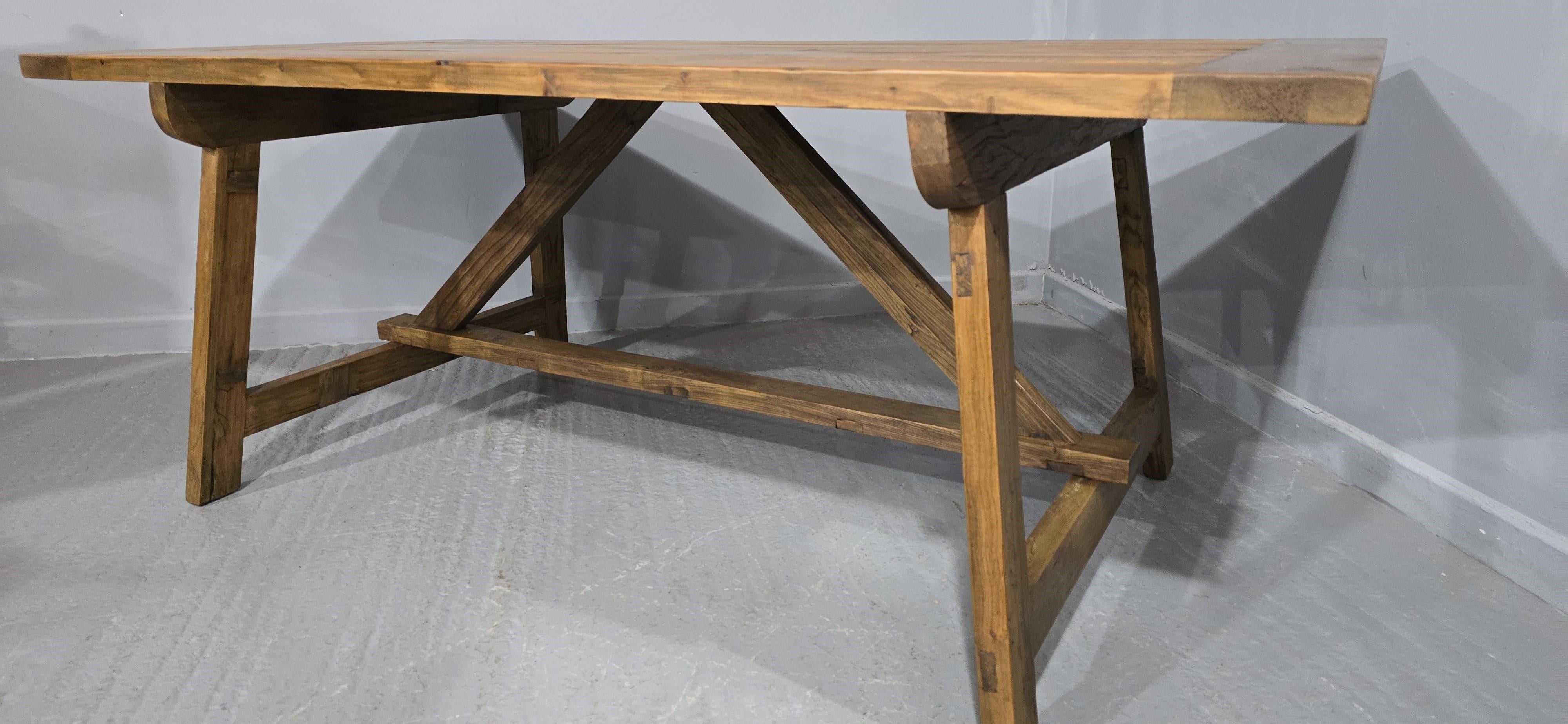 Mesa de cocina refrectaria de granja de tablones de pino siglo XX en venta