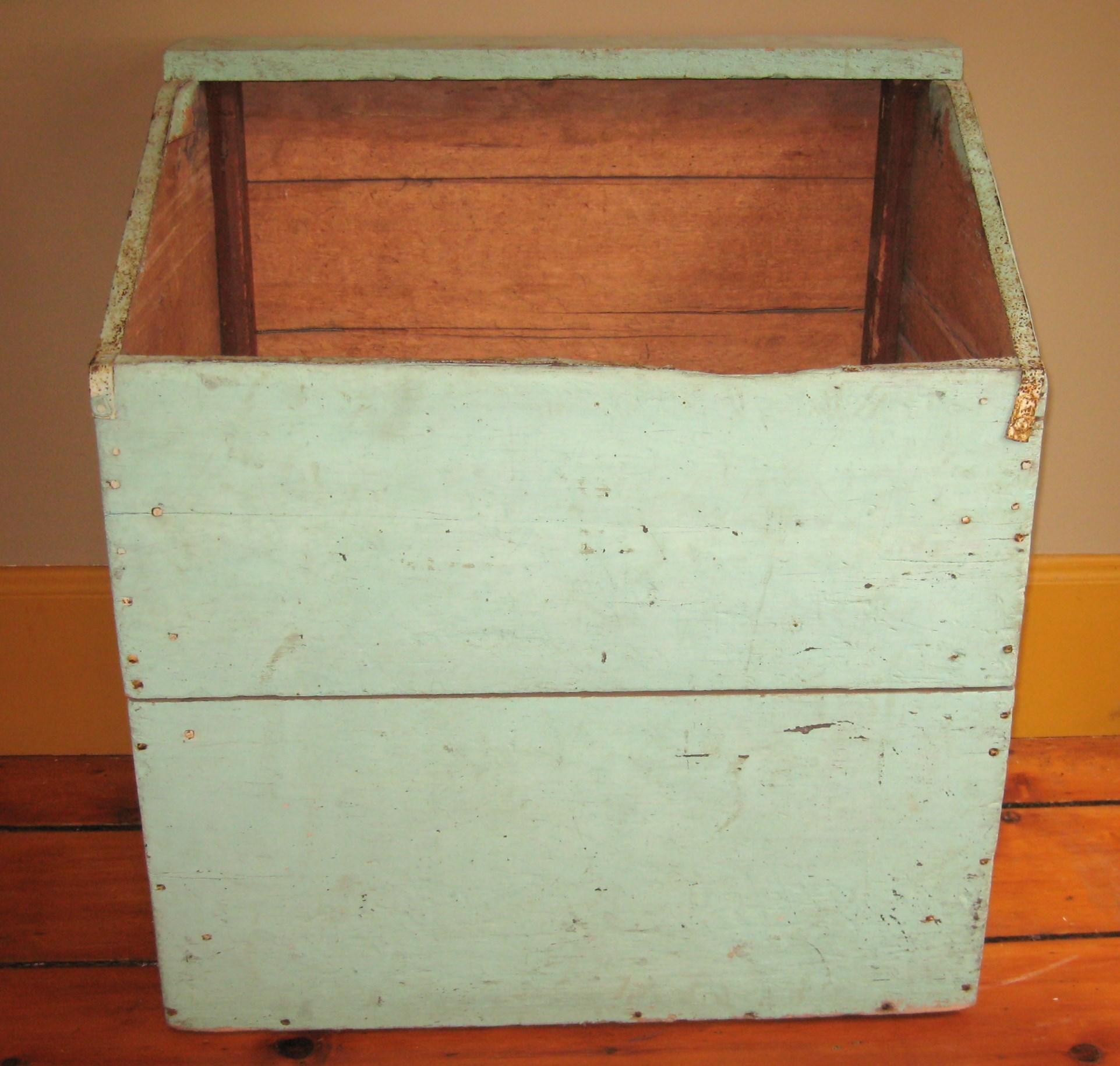 Pine Primitive Farm House Grain Bin Firewood Box Rustic Charm Green Painted For Sale 2