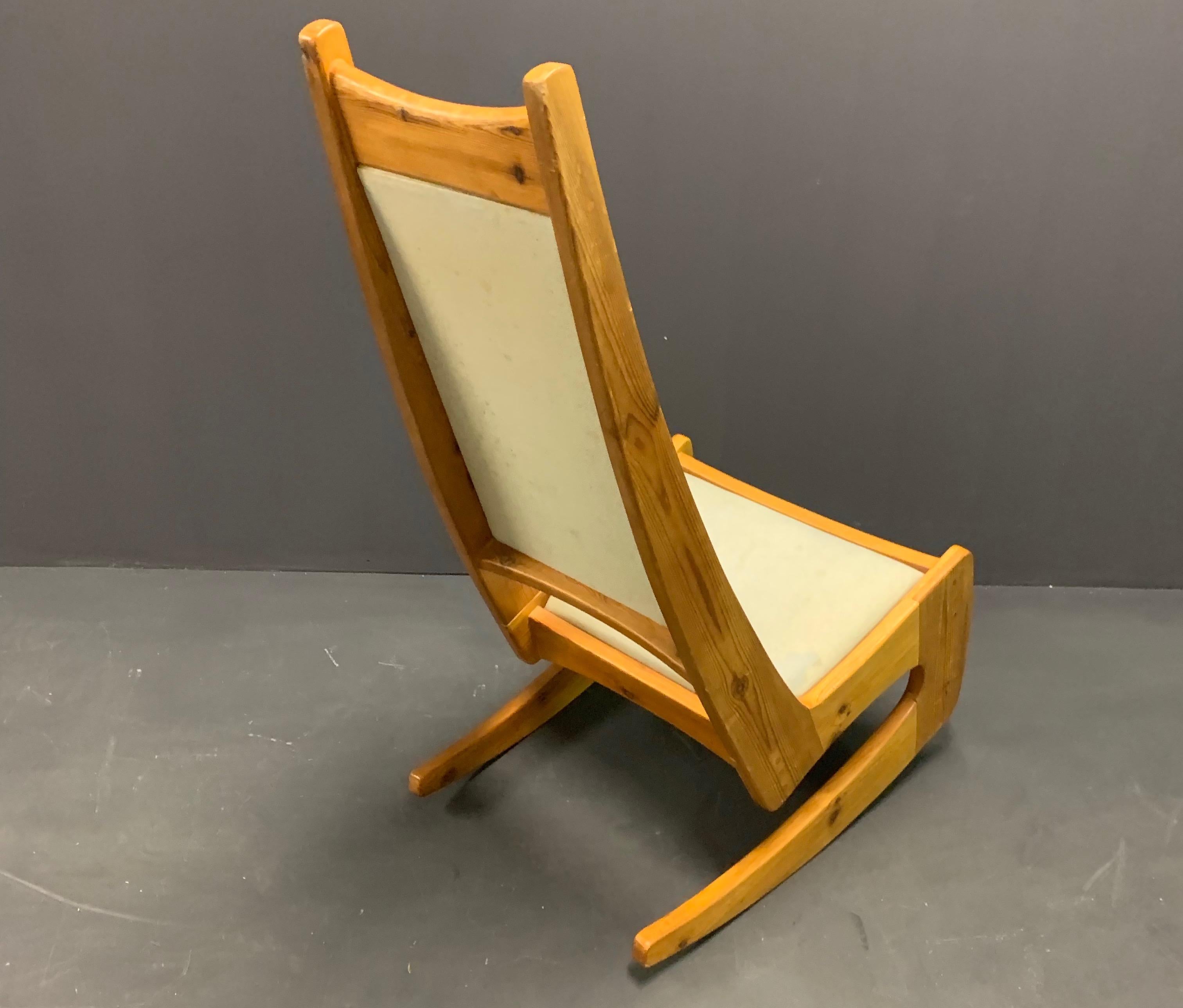 Rocking Chair aus Kiefernholz von Designer Craftsman Jeremy Broun  im Zustand „Gut“ im Angebot in Munich, DE