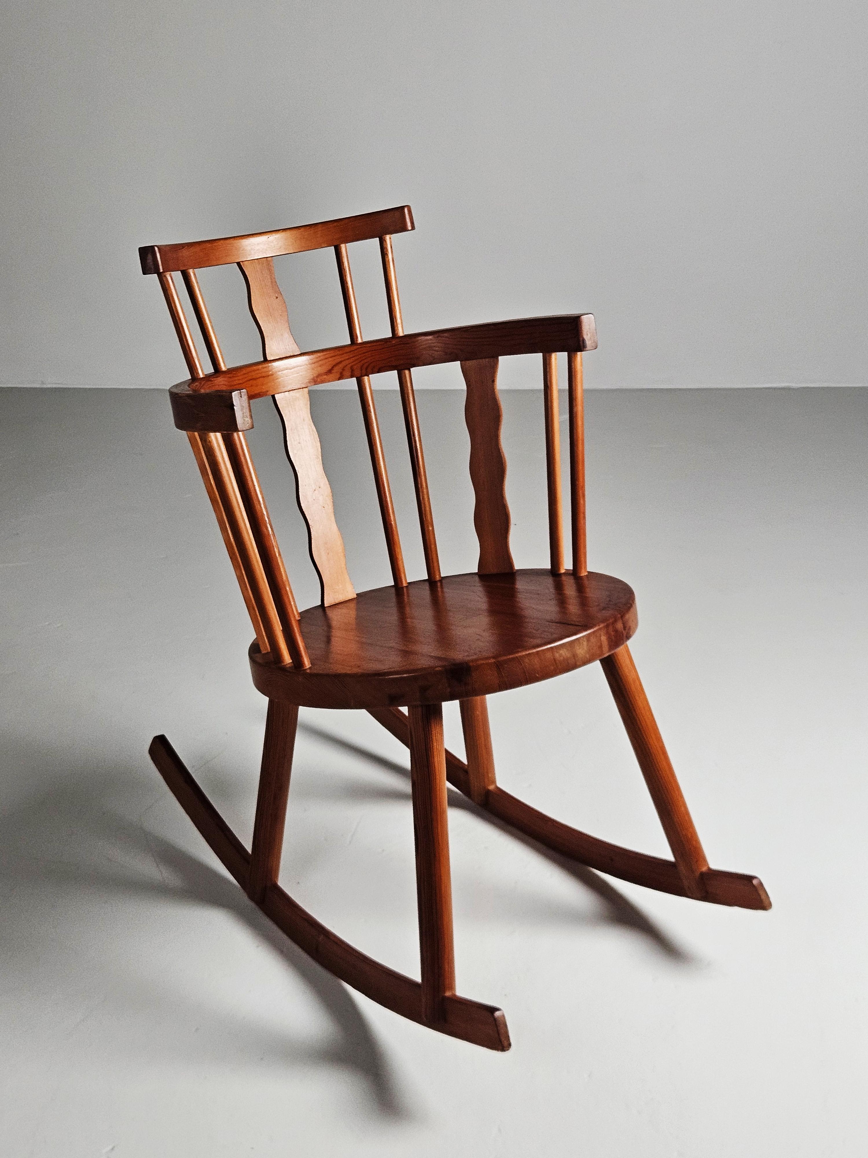Rocking chair designed by Torsten Claeson who was one of the designers at Steneby Hemslöjd in the middle of the 20th century. 

Made in pine.

Fits very well with other Swedish sports cabin furniture as those designed by Axel Einar Hjorth. 

