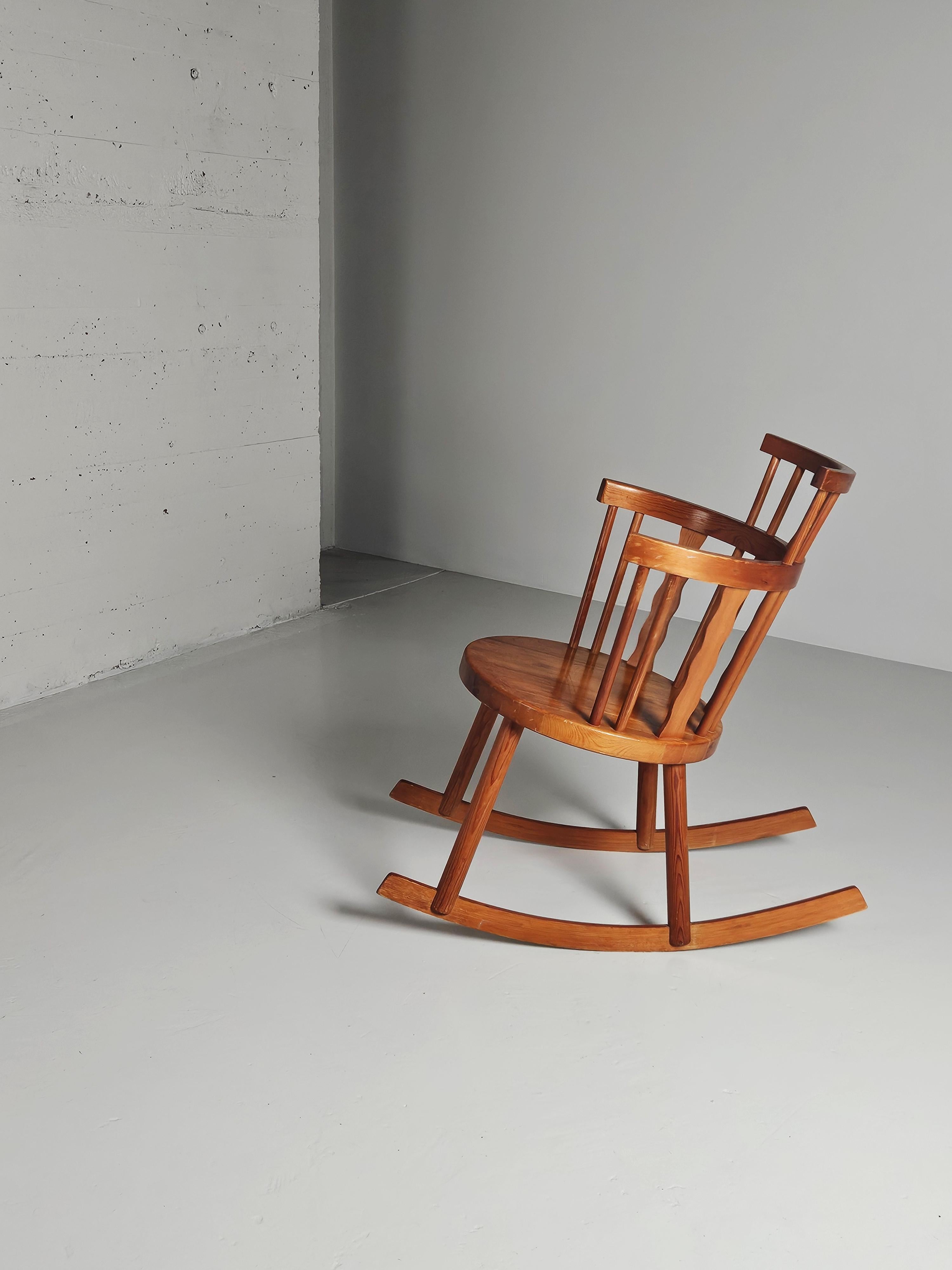 20th Century Pine rocking chair by Steneby hemslöjd, Sweden, 1930s For Sale
