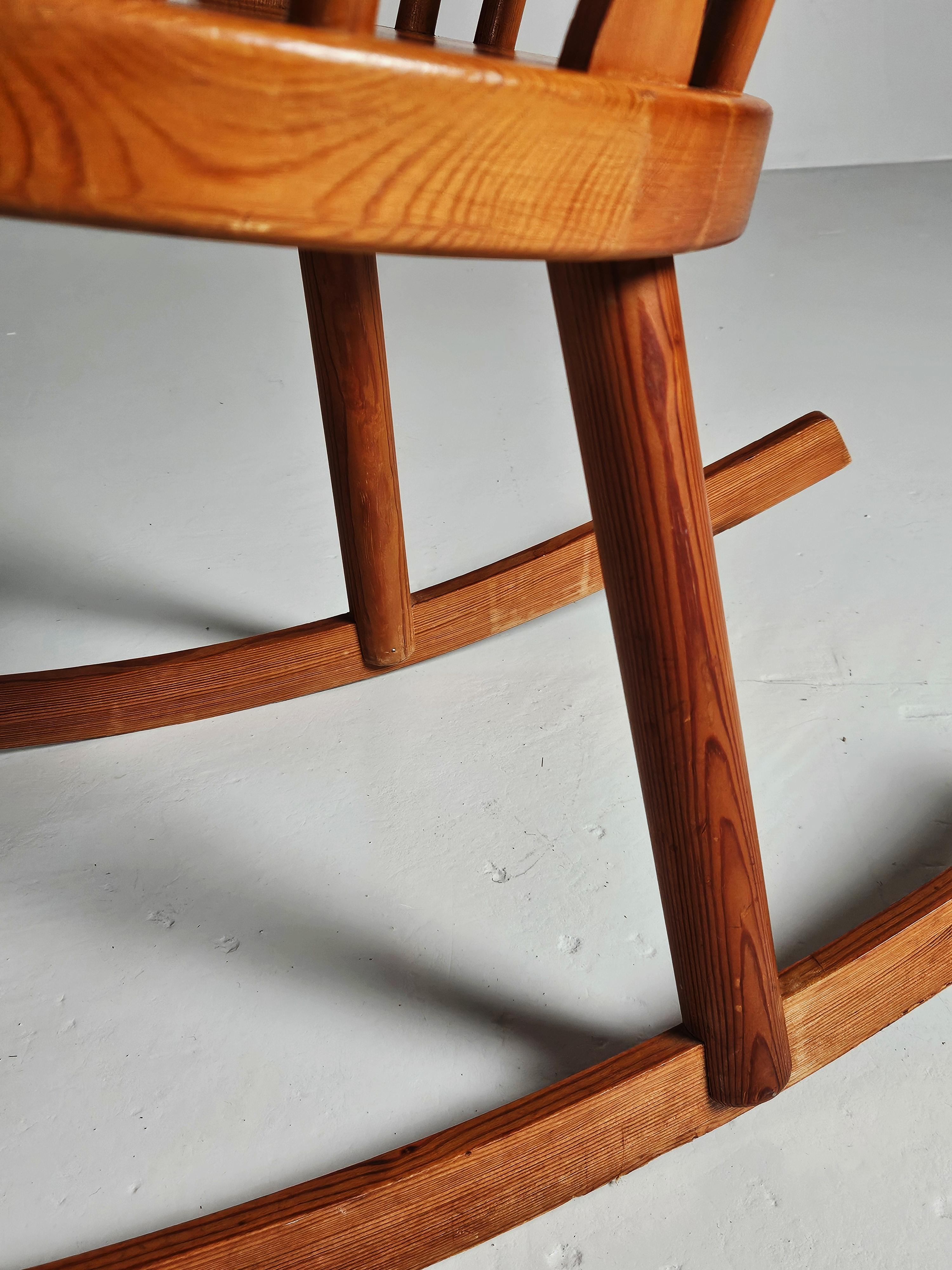 Pine rocking chair by Steneby hemslöjd, Sweden, 1930s For Sale 1