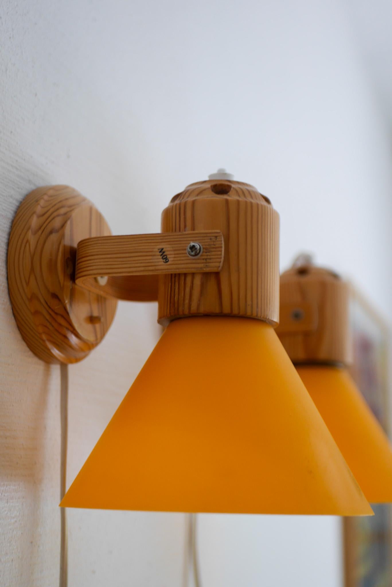 Pine sconces, Swedish modern classic Scandinavian wall lights. In Good Condition For Sale In Skarpnäck, SE