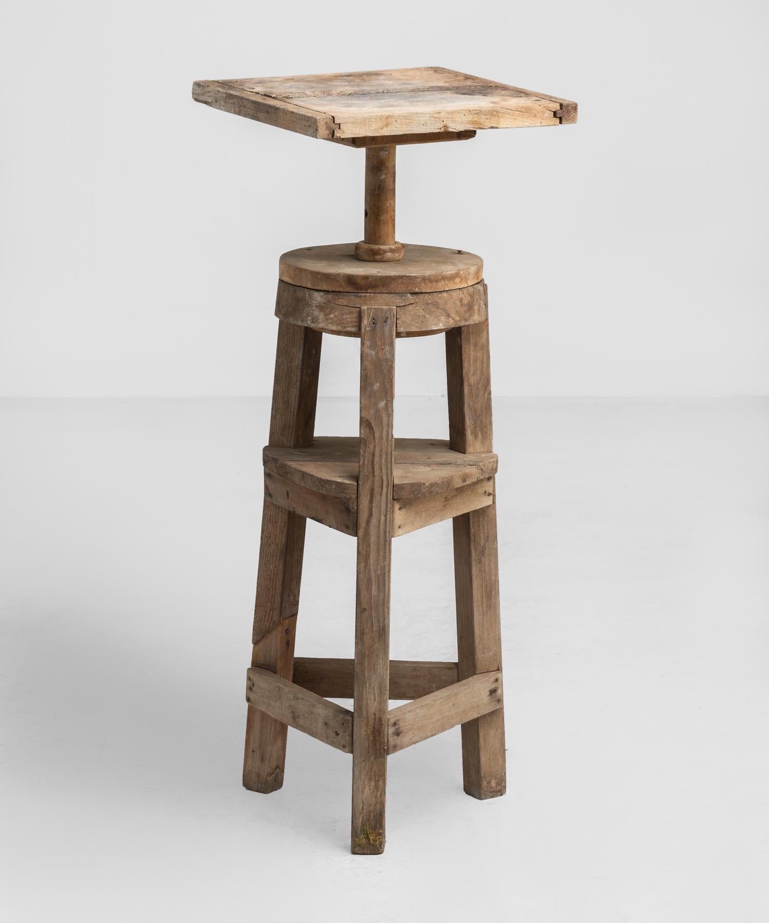 Pine sculpture stand, Italy, circa 1910

Solid pine construction with rotating top and adjustable height.