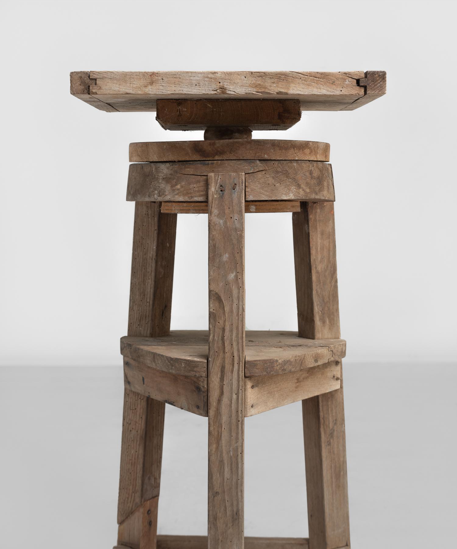 Pine Sculpture Stand, Italy, circa 1910 In Good Condition In Culver City, CA