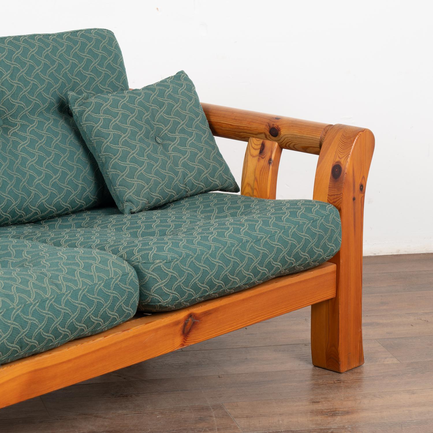 Ensemble en pin (4) canapé, loveseat, chaise et table basse vintage, Suède circa 1960-70 en vente 3