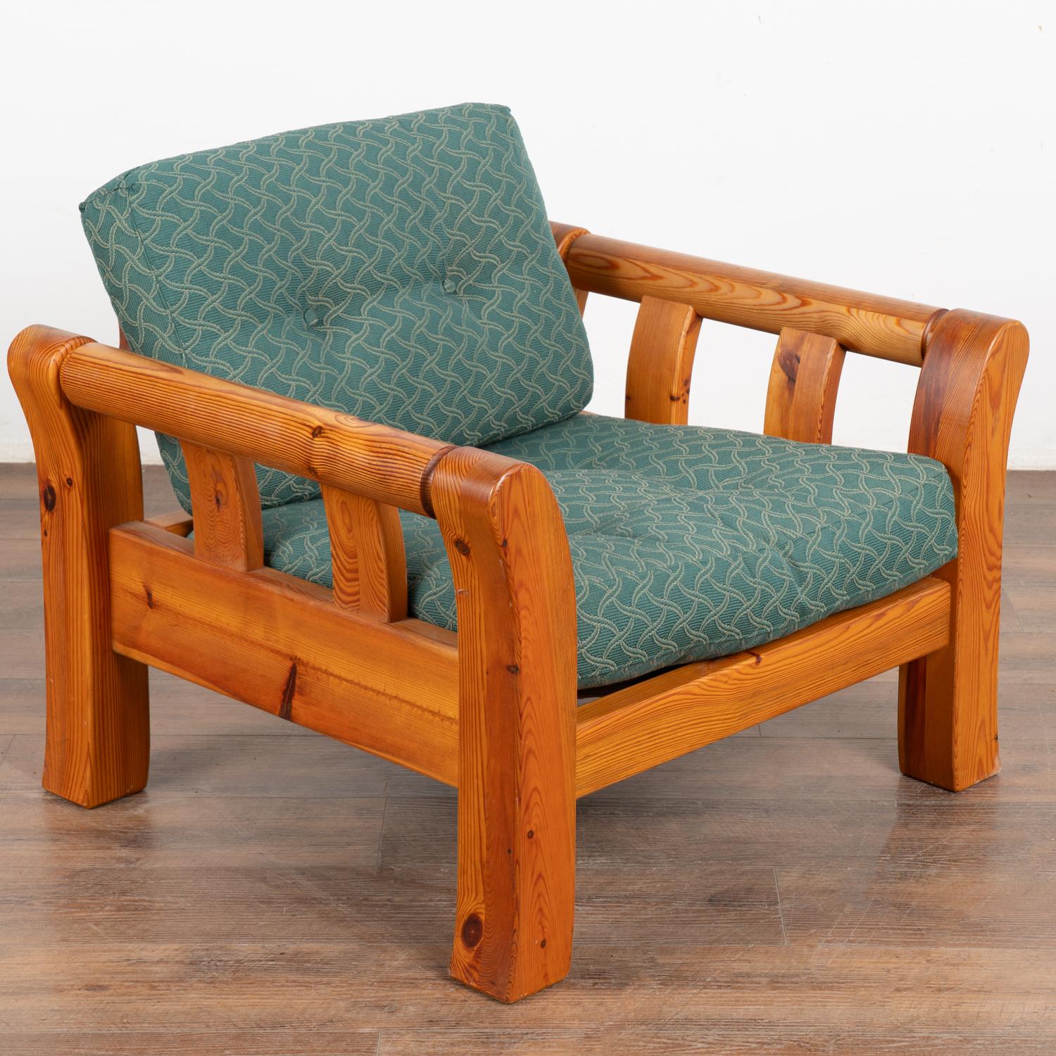 Ensemble en pin (4) canapé, loveseat, chaise et table basse vintage, Suède circa 1960-70 en vente 5