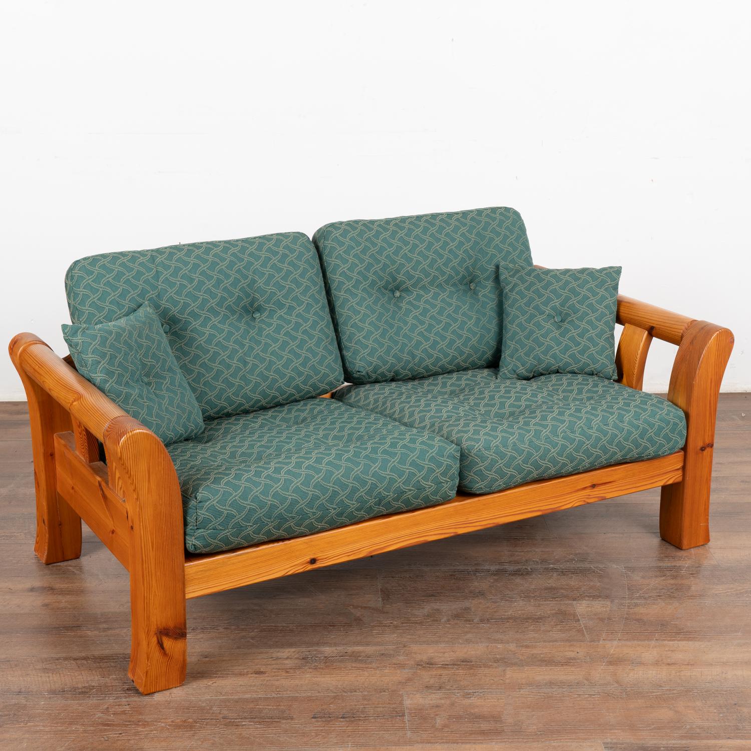 20ième siècle Ensemble en pin (4) canapé, loveseat, chaise et table basse vintage, Suède circa 1960-70 en vente