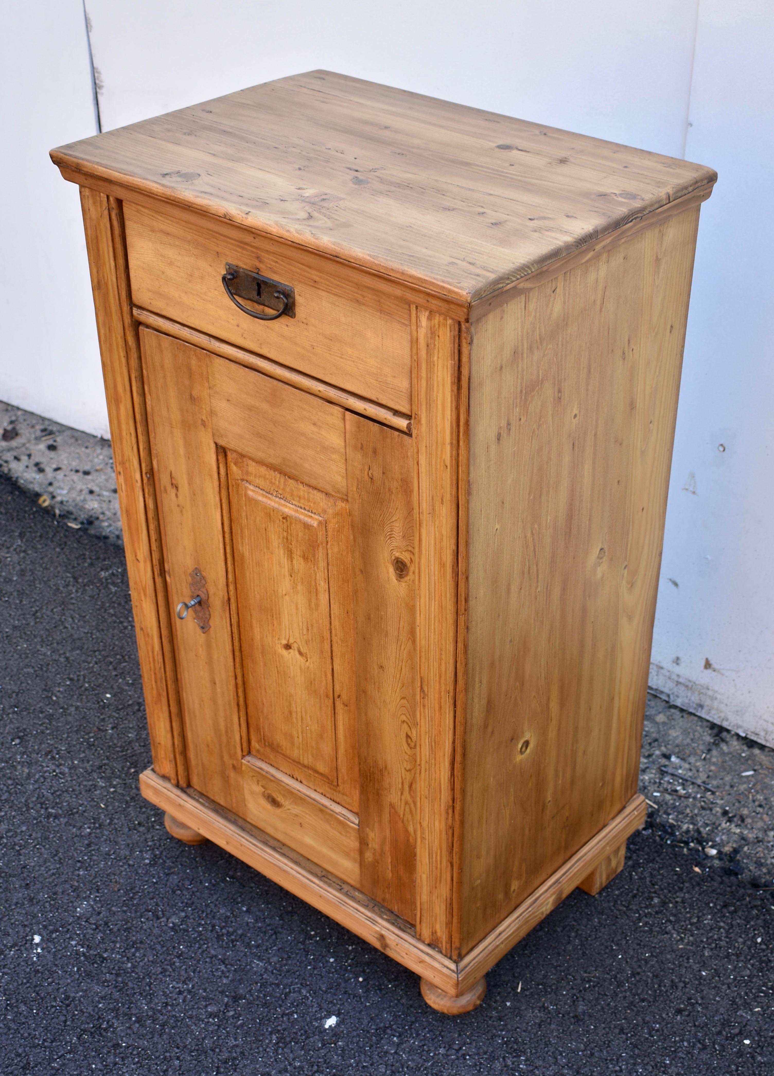 Pine Side Cupboard with One Door and One Drawer For Sale 1