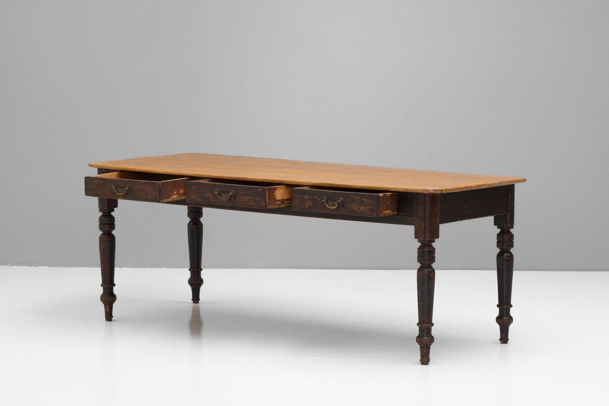 Pine Side Table In Good Condition For Sale In London, England