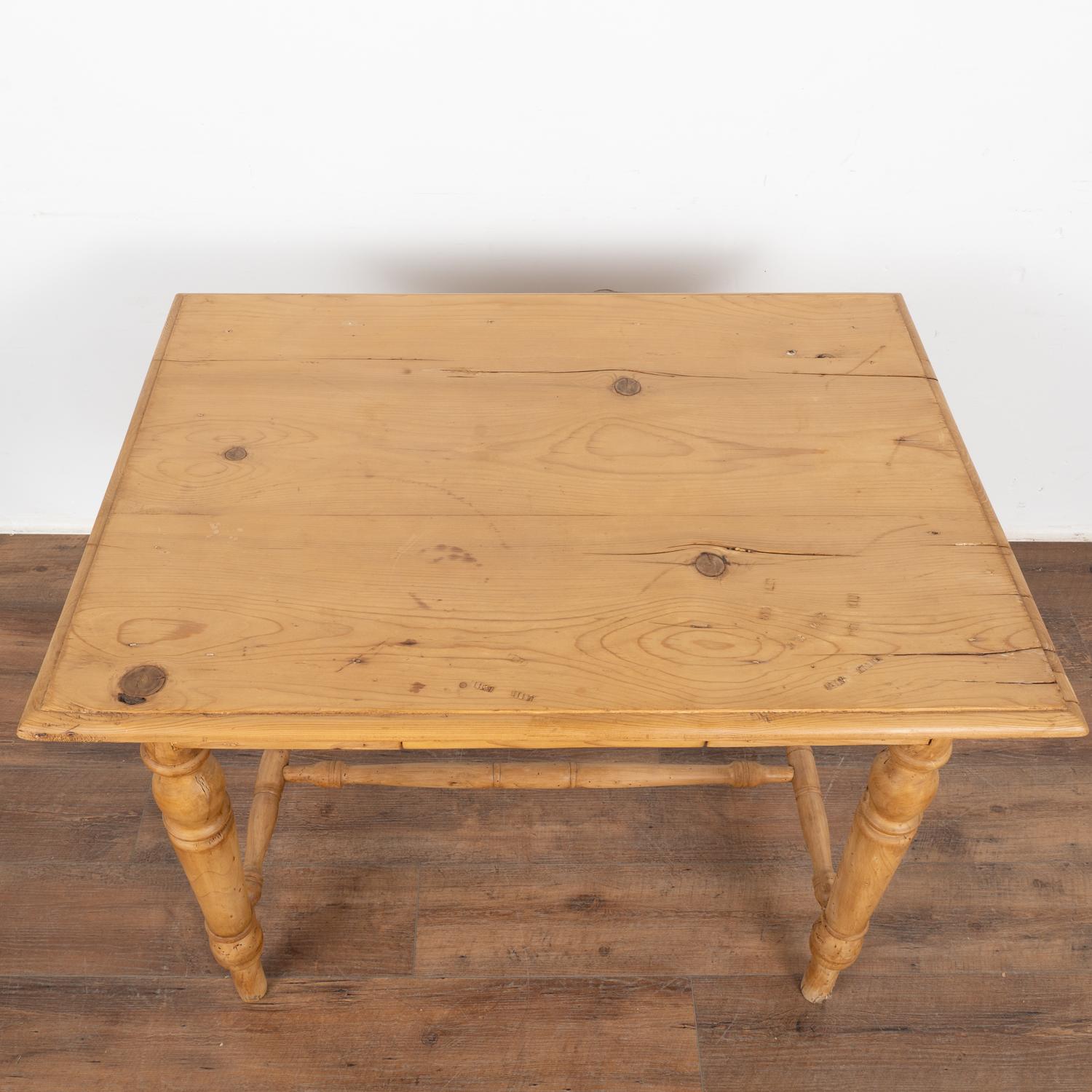 Pine Side Table With Turned Legs and Drawer, Denmark circa 1880-1900 In Good Condition For Sale In Round Top, TX