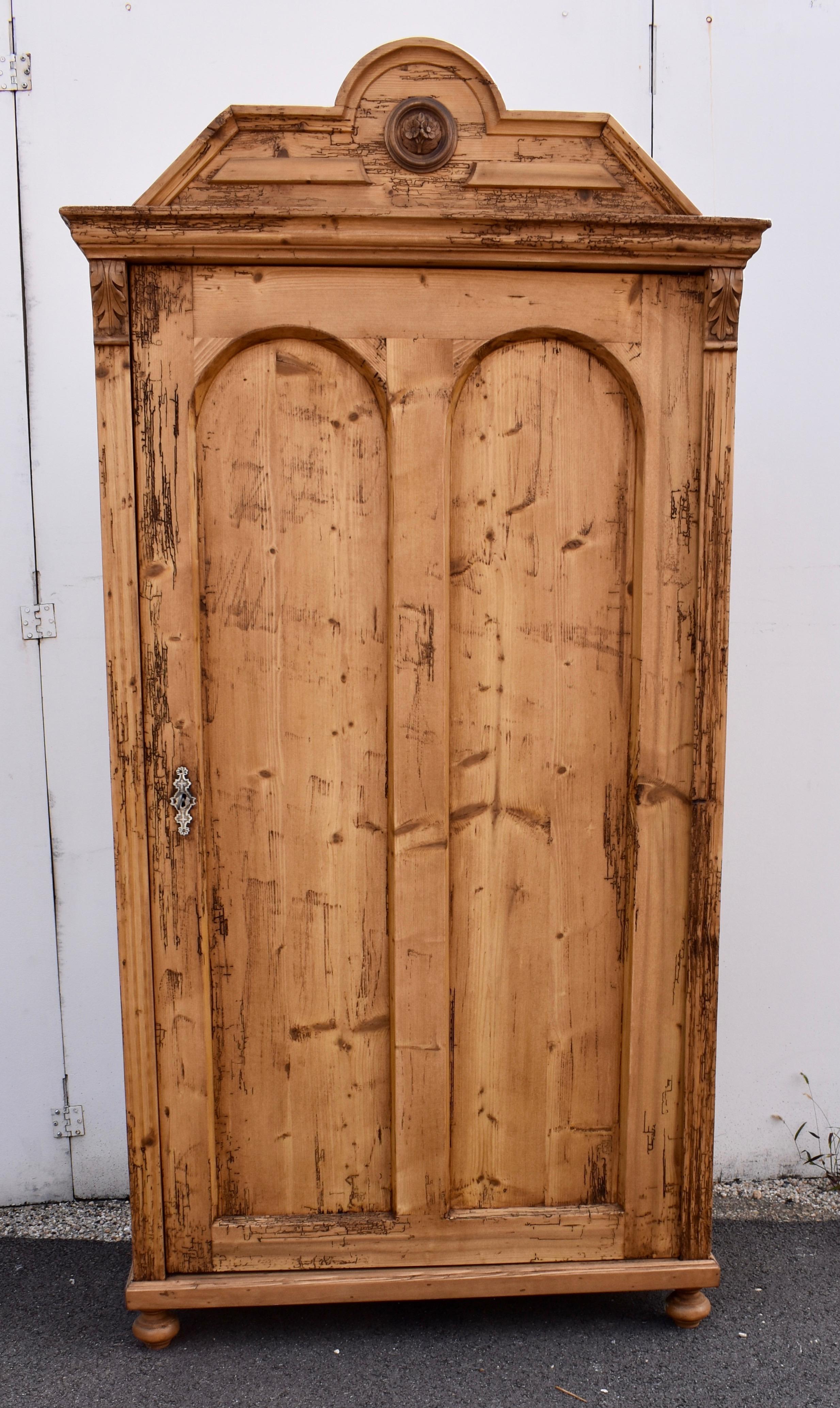 Country Pine Single Door Armoire with Removable Crest