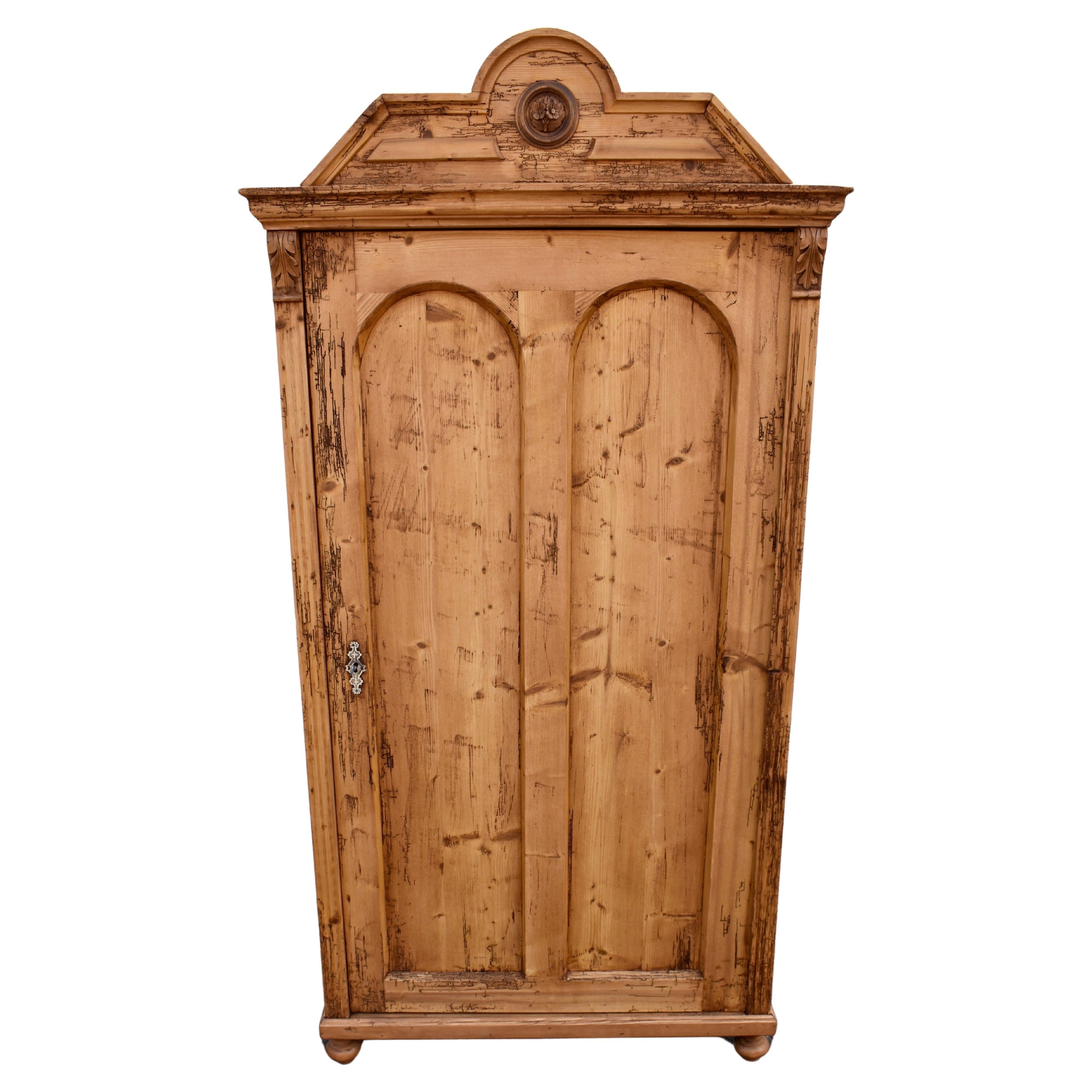 Pine Single Door Armoire with Removable Crest
