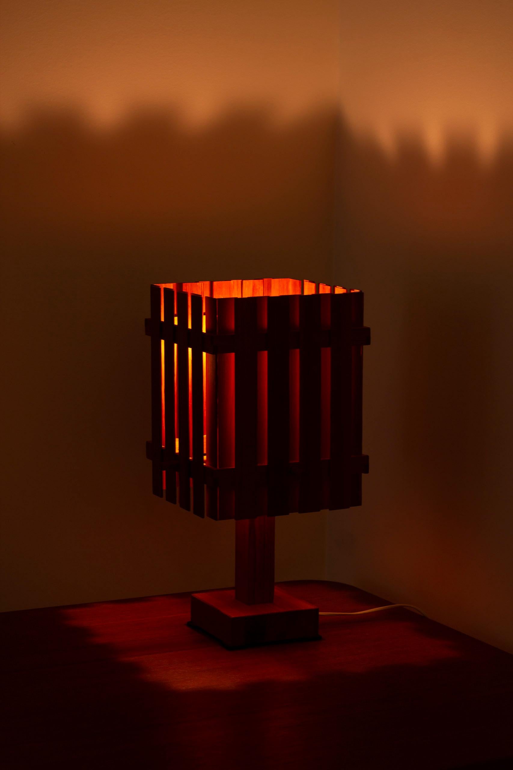 Lampe de table à lamelles en pin à la manière de Hans-Agne Jakobsson, Wabi-sabi, années 1950. en vente 3