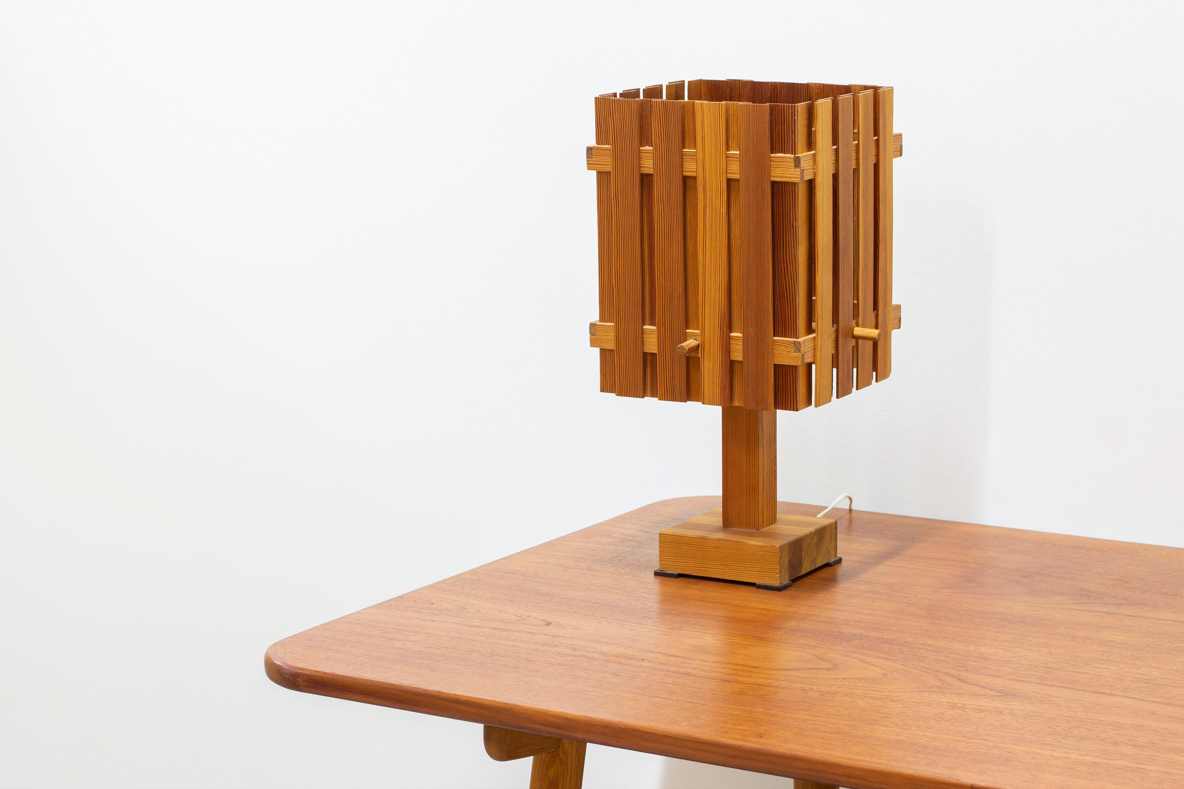 Lampe de table à lamelles en pin à la manière de Hans-Agne Jakobsson, Wabi-sabi, années 1950. en vente 5