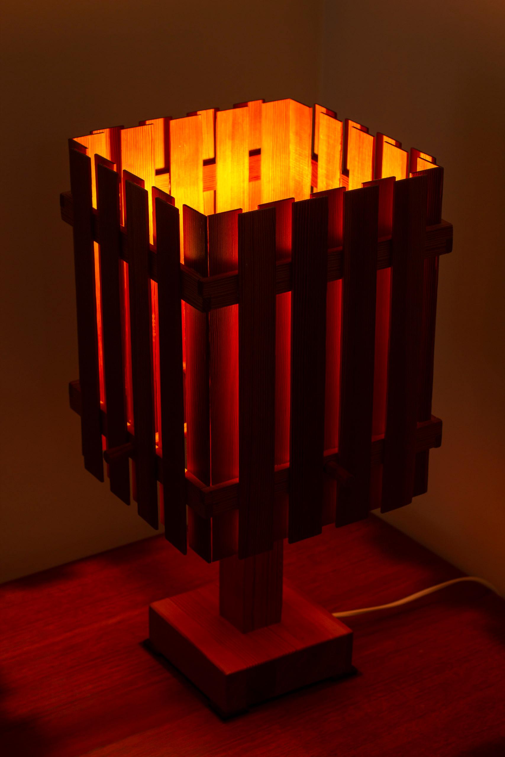 Lampe de table à lamelles en pin à la manière de Hans-Agne Jakobsson, Wabi-sabi, années 1950. en vente 2